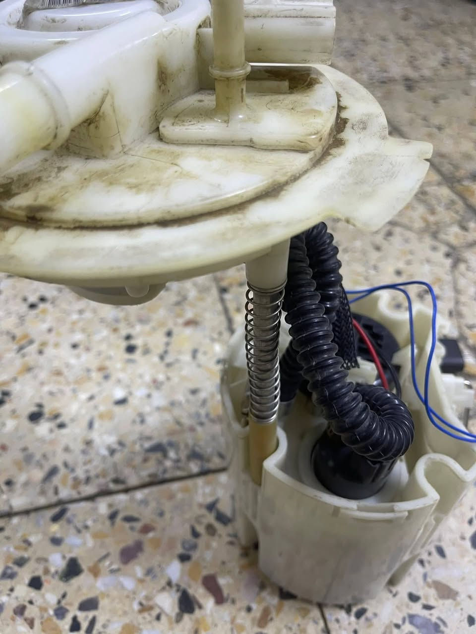 عبوة فيتبم مال كلايسلر c200
محورة بيها فيتبم موبار الاصلي 
شرط ضمان الفحص شغالة ١٠٠٪؜ ترهم على ٤ سلندر محرك ٢٤٠٠ 
السعر 70 الف 
*********** واتساب
