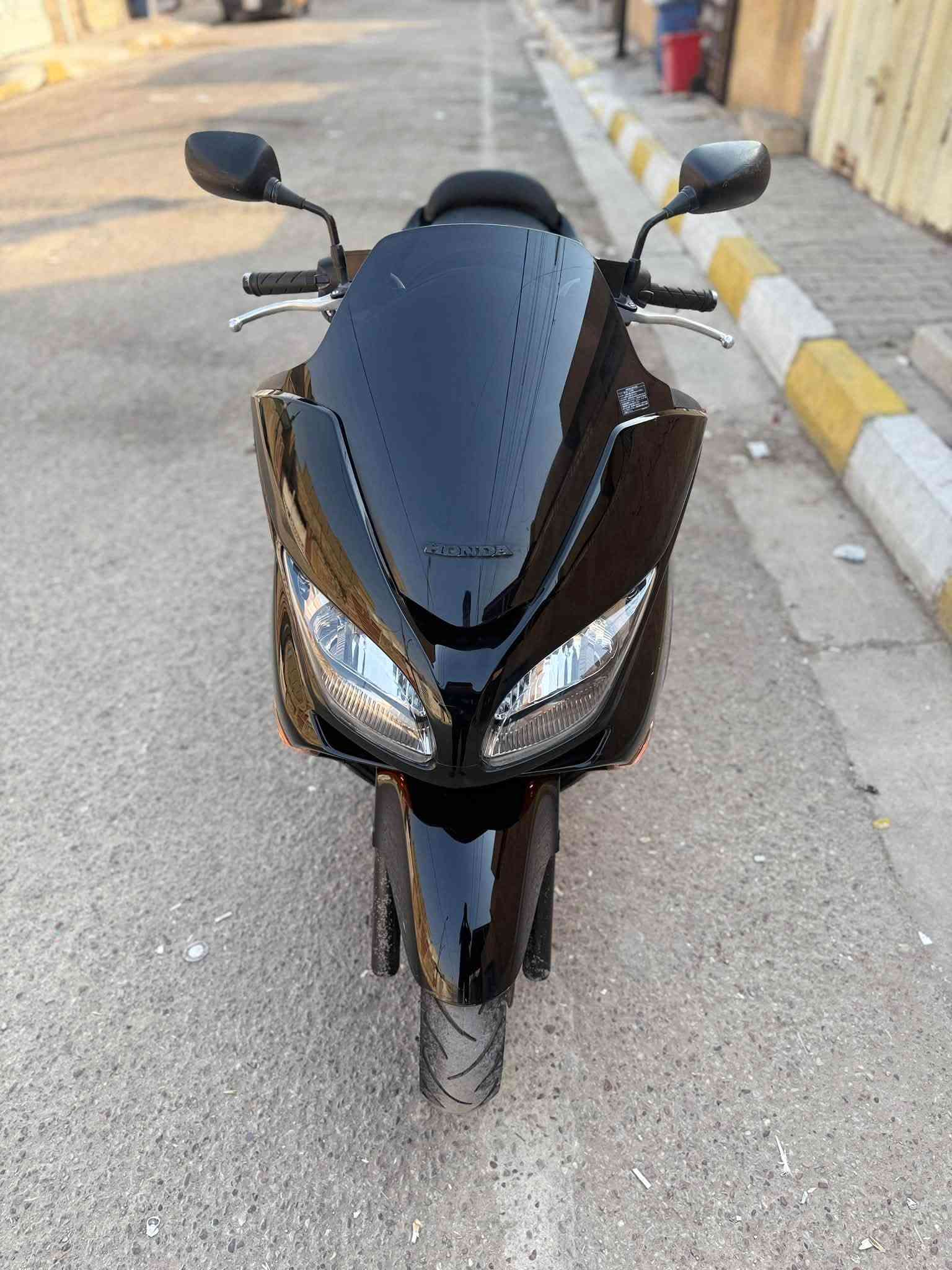 السلام عليكم 
الجديد MF0.9 دراجة كلش جديدة بحالة الوكالة
كرستال سبعة كير وأربع تحويلات دراجة كفالة وشرط
برغي ممفتوح واحلى من الصور بدون قطرة صبغ 
كهربائيات تخم تاير كلهة كاملة اوراق موجودة 
مكاني بغداد العبيدي ***********
