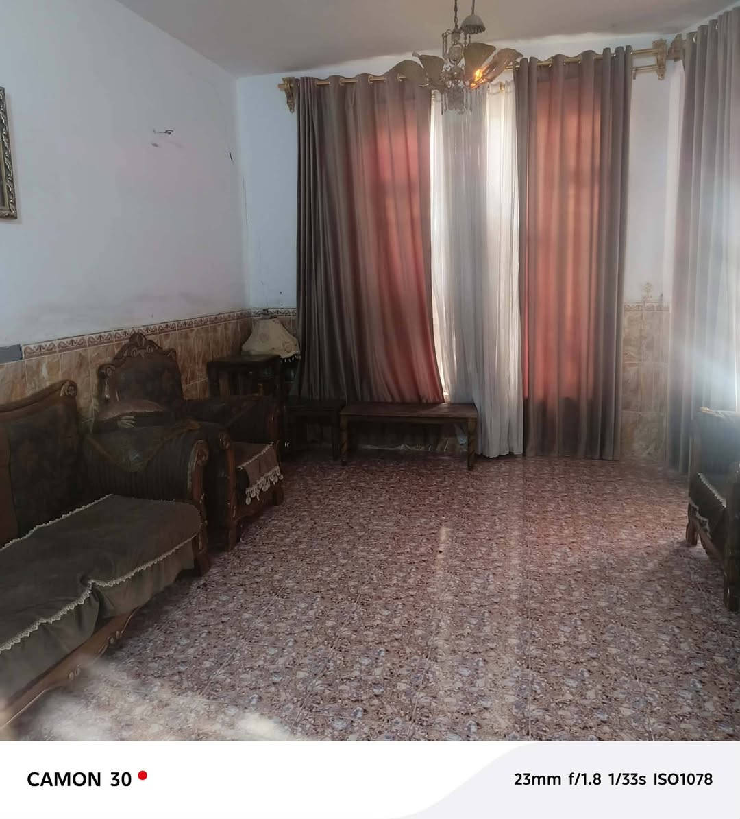 بيت حواس • ٣٠٠م • ٢ محلات