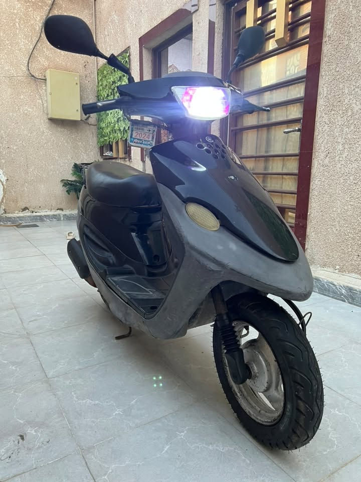 بيجي للبيع
دراجه ما مفتوحة 
كهربائيات كلها شغالة 
تايرات جديدة 
مكانها السماوة 
***********
٥٠٠ وبيها مجال قليل
