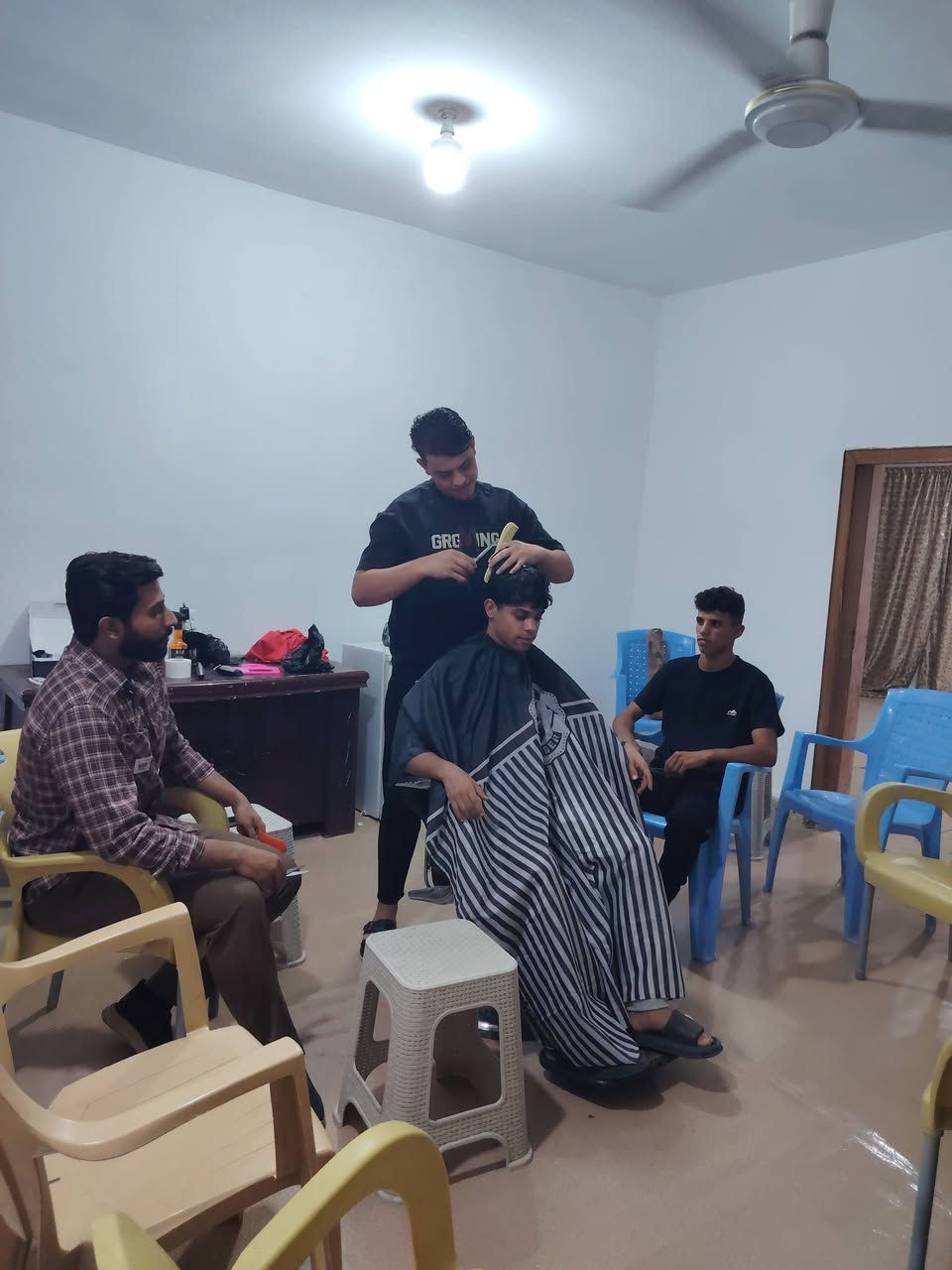 يعلن معهد شباب المثنى المهني عن انطلاق دورة الحلاقة والتجميل للشباب وتخرج دورة صيانة موبايل هارد وير وبكادر متخصص في هذا المجال ٠
مستمرون بالتسجيل على الدورات التدريبية والمهنية للشباب وتخفيض خمسين بالمئة على الأسعار٠
الدورات
حاسبات اكسل وورد
صيانة موبايل هارد وير
برمجة موبايل سوفت وير
حلاقة وتجميل للشباب
صيانة وبرمجة حاسبات
حدادة
للتسجيل الاتصال على الرقم *********** واتساب أو زيارة مقر المعهد السماوه الغربي الشارع مجاور المنتوجات النفطية او نهاية شارع الفنادق الفرع مقابل الكراج
