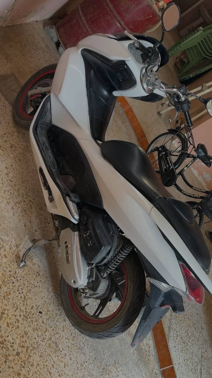 بيسي اكس مكينه 125 الدراجه ما ناقصها برغي نشطه كلجات جديده الدراجه مفتوحه مره وحده لا تبخير ولا تنقيص فول سعر مليون و 100 وبيها مجال 
***********☎️
