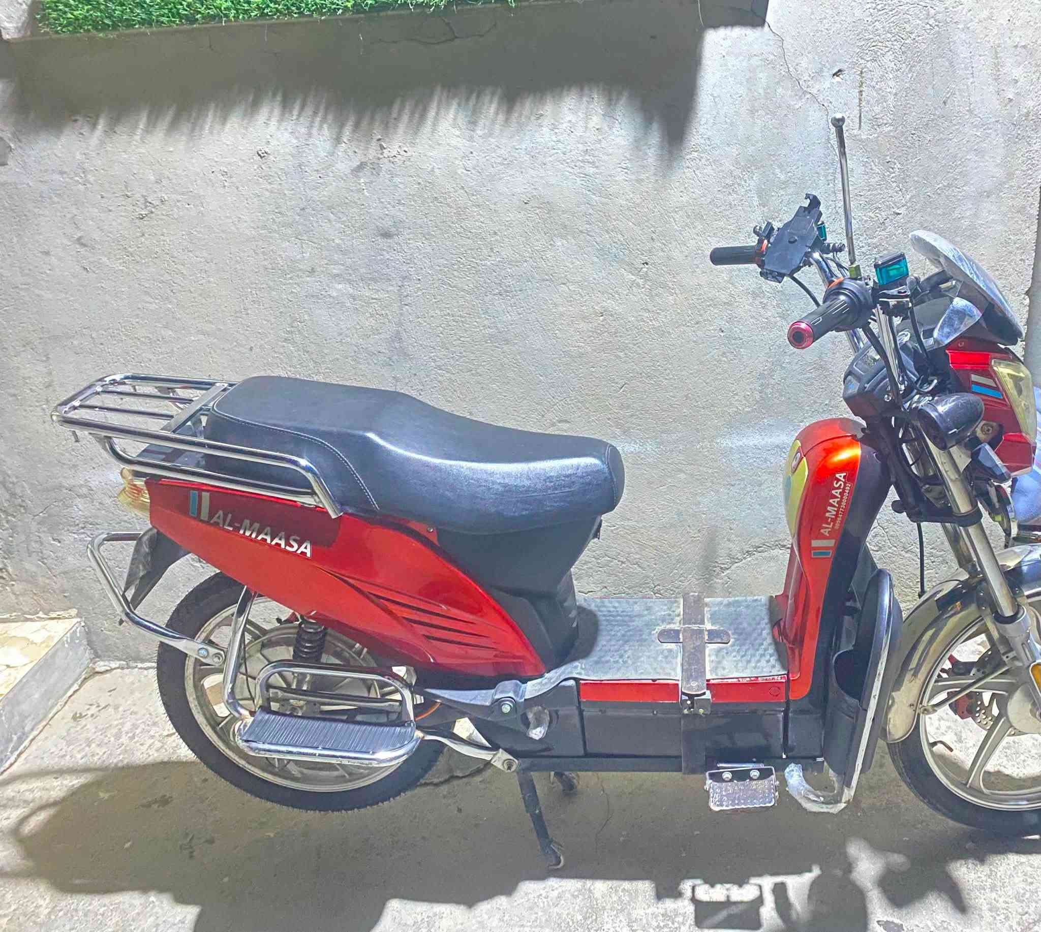 دراجه شحن هارلي 5 بطاريات 
بطاريات على الفحس
كهربائيات كلهه شغاله  
سعر 550 وبي مجال 
عنوان فلوجه جغيفي ثانيه 
تواصل واتس ***********
