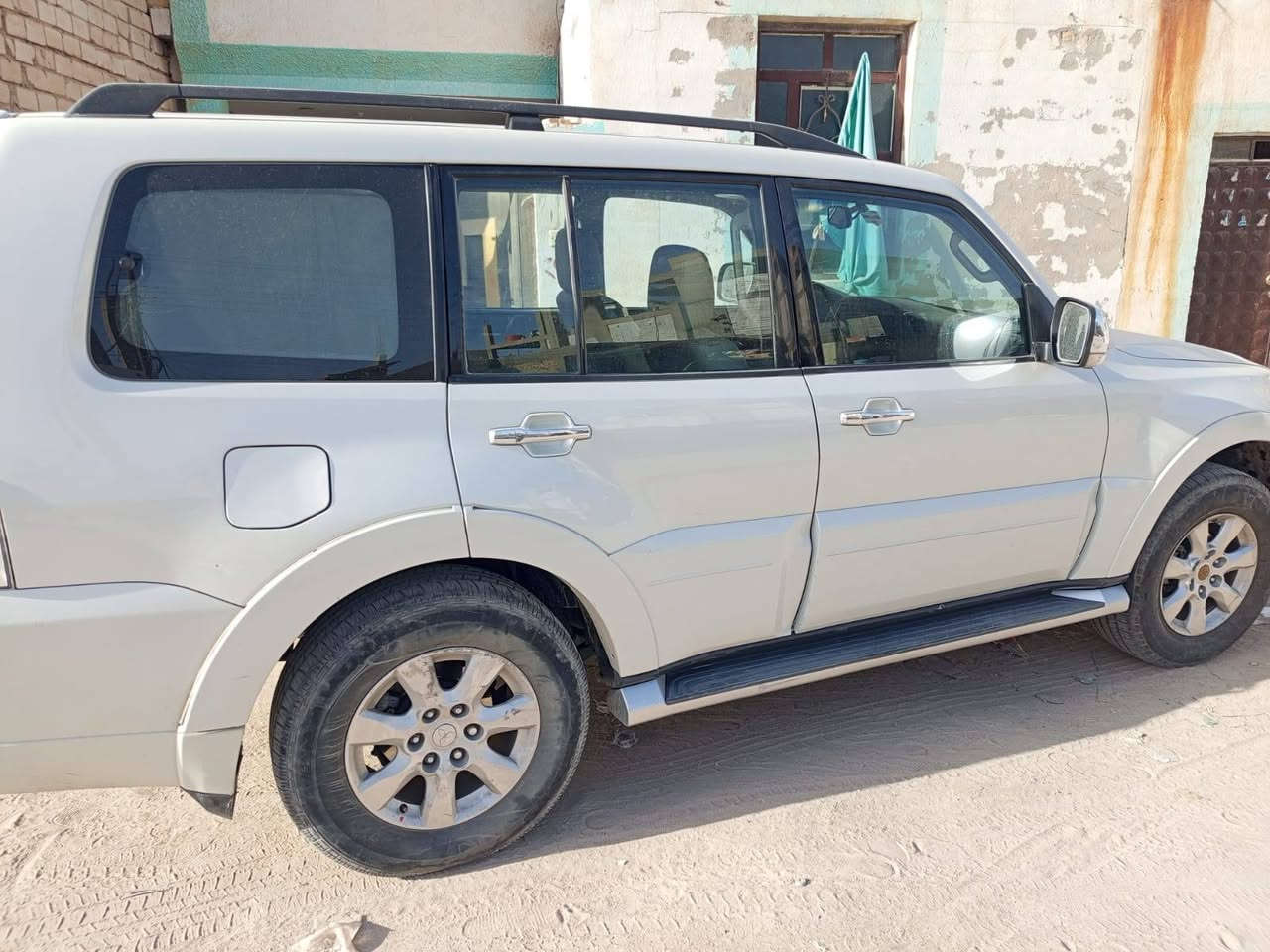 السلام عليكم باجيرو حبتور ٢٠١٠ ومعروفه مواصفات الحبتور ماداعي نذكرها السيارة مكفولة ماعدا بارد بالباب بسيط جدا مكانها النجف الاشرف السعر المطلوب ١١٥ مع المجال رقم الهاتف ***********
