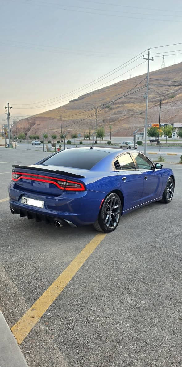 جارجر 2021 BLACK TOP بلاك توب
6 سلندر تو ويل 
ماشية 60 فقط 

بيها قطعتين صبغ 
بدون ايرباك ودواخل 

* رادار جانبي ( نقطة عمياء )
* حساسات خلفية 
* شاشة ابل كار بلي واندرويد اوتو 
* مرايات تعتيم
* ويل قياس 20 
* تشغيل عن بعد 

رقم دهوك بأسمي 
جداً نظيفة السيارة وبوضع الشركة 

السعر : 205 وبيها مجال 
مكان السيارة دهوك 
***********
***********
اتصال أو واتساب
