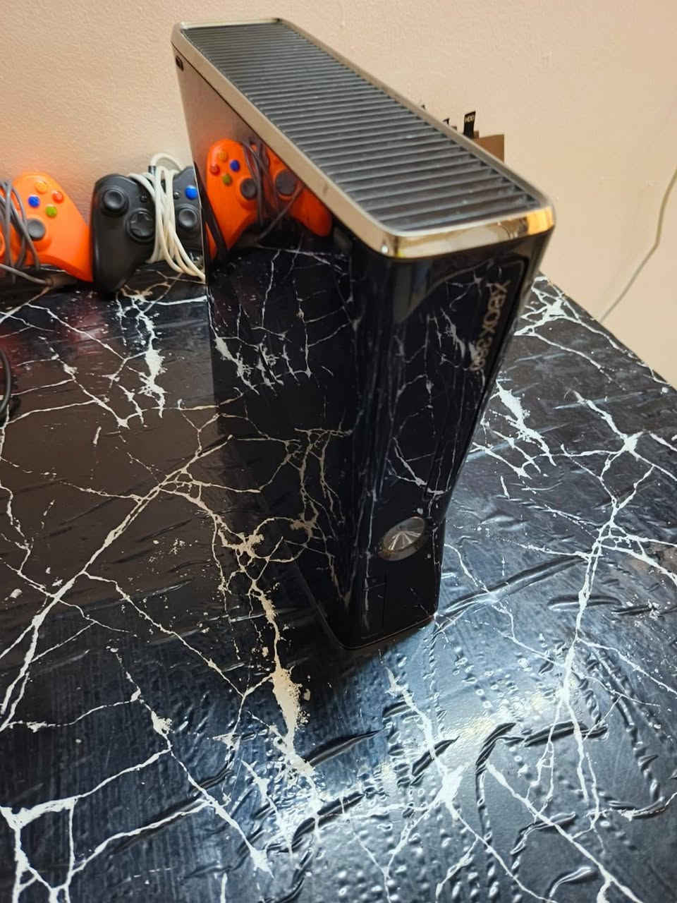 Xbox 360 نظيف بحاله جداً ممتازه مهكر  4هاردات بسعر. 250 ألف فقط
الاول:500 جيجا مهكر 100 لعبه 
الثاني: 500 جيجا مهكر أكثر من 50 لعبه 
الثالث: 320 جيجا 
الرابع: 250 جيجا 

3 يدات 
أكثر من 25 قرص العاب 
التوصيل مجاني 

للتواصل ***********
