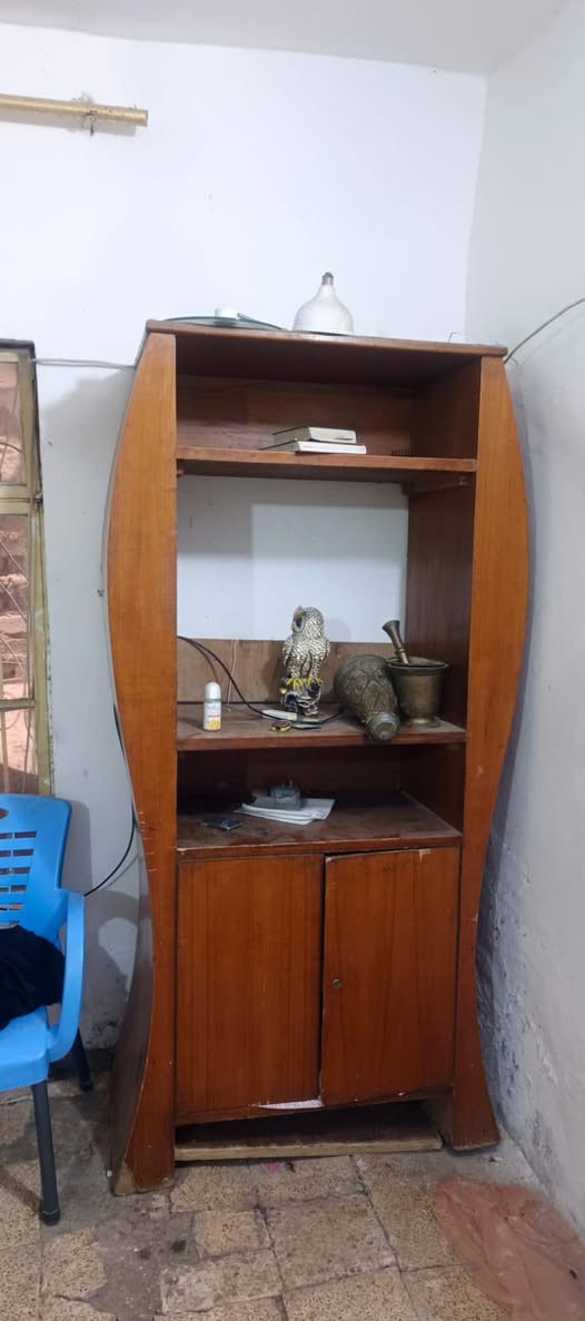 سيت غرفه نوم تسكام صاج مع ميز تلفزيون مع غرفه نوم خمسه ابواب. الحله شارع ابو القاسم ***********
