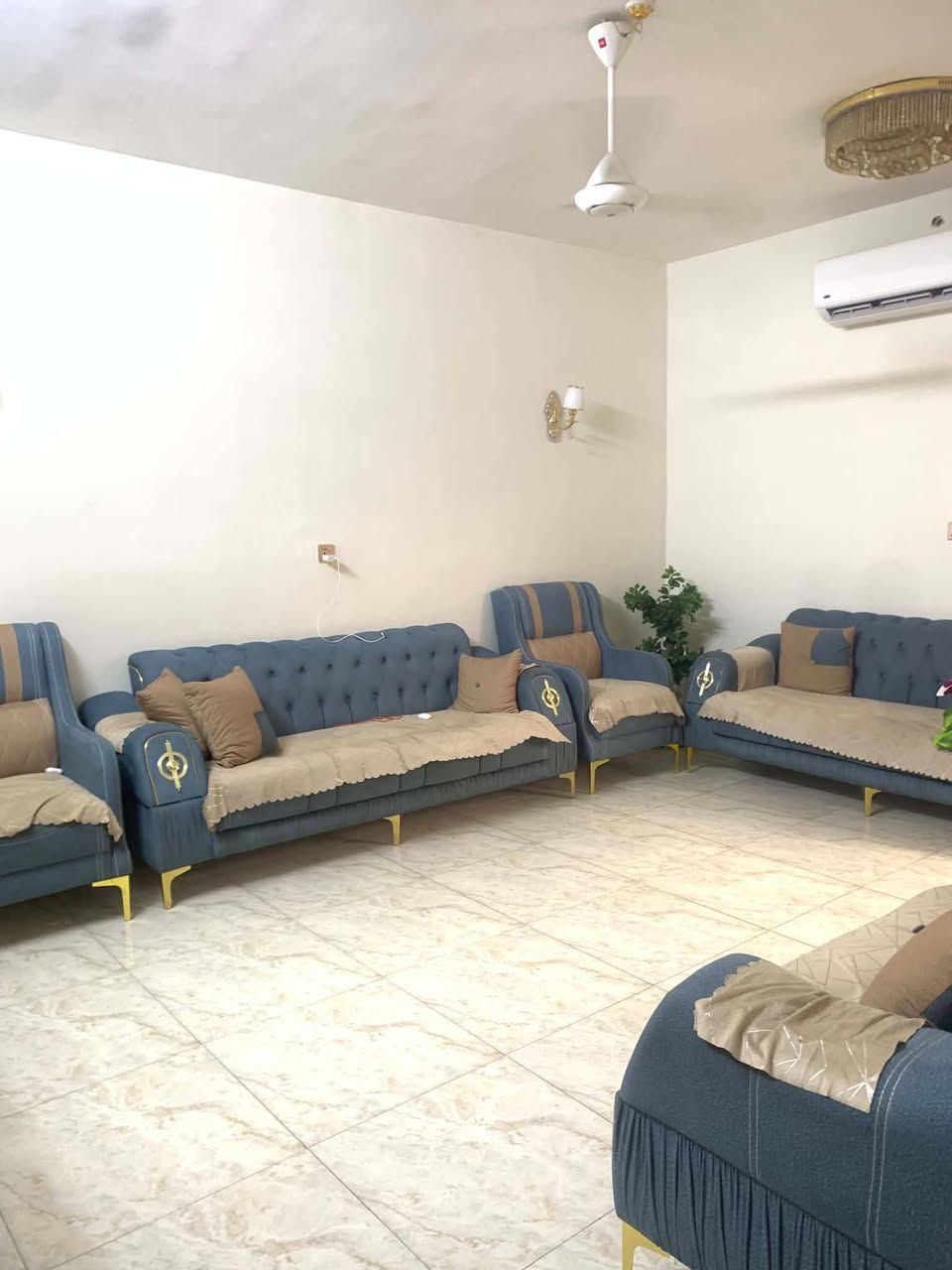 السلام عليكم ورحمة دار لل بيع 125  متر خلف سوق الهوى قرب حسينه المچتبى  واجهه 12ونص نزال 10 طابق واحد + مخزن غرفه استقبال وغرفة نوم وصاله كبيره ومطبخ مربع + منور + حمام داخلي وخارجي
فرع مقابيل ماركت التفاحه 
 الاستفسار ع هذا الرقم..... ***********
السلام عليكم ورحمة دار لل بيع 125  متر خلف سوق الهوى قرب حسينه المچتبى  واجهه 12ونص نزال 10 طابق واحد + مخزن غرفه استقبال وغرفة نوم وصاله كبيره ومطبخ مربع + منور + حمام داخلي وخارجي
