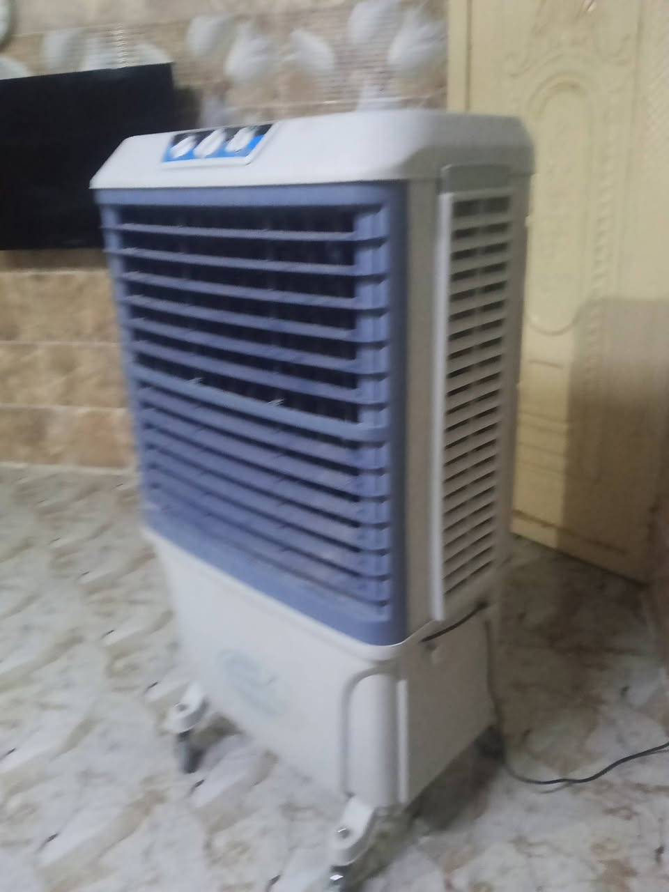 السلام عليكم كونفيره نظافه 95% شغال ثلاث سرعه نظام سبل الشغاله بحاجه الى غسل شويه تنظيف السعر 135 وبيها مجال العنوان قيار قصبه***********
