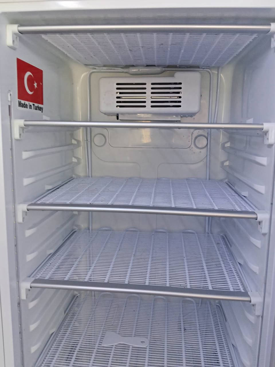 مجمدة عاموديه تركيه جديده مضى عليها شهر واحد فقط.مع عارضات أفقية تركيه جديده مضى عليها تقريبا اربع اشهر.للبيع لعدم التفرغ.بغداد حي الجهاد دور الضباط قرب محطة وقود حي العامل الخط السريع.***********...***********
