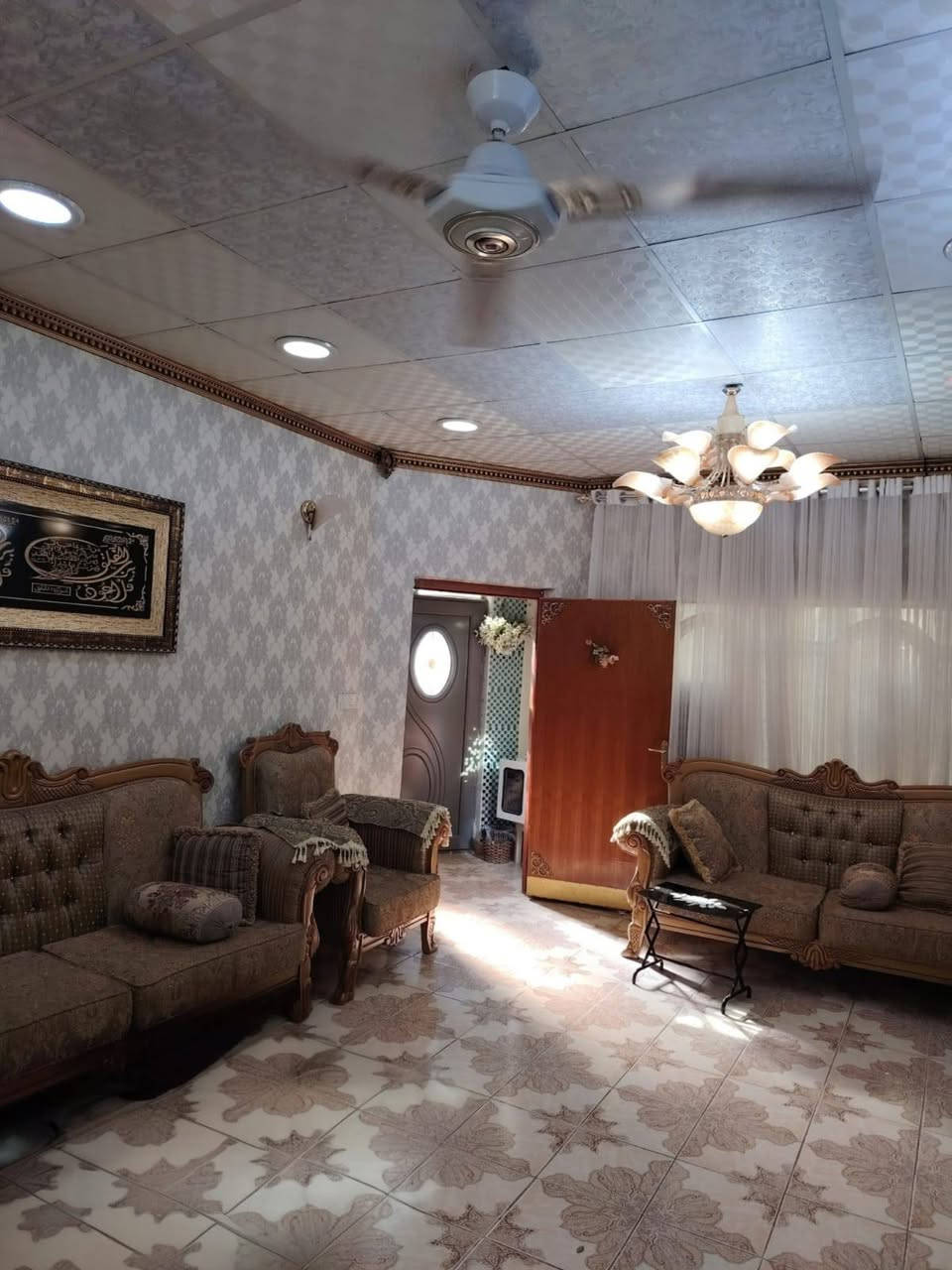 💒 بيت طابقين للبيع طابو صرف في خانقين حي دولار على الشارع الرئيسي 🏠 المساحه 189 متر 9*21 🏘️ يحتوي الطابق الاول على
🟨 1 غرفة نوم واستقبال وصاله ومطبخ ومجمع صحيات وكراج سياره وحديقة 
🟨والطابق الثاني 2 غرفة نوم ومجمع صحيات وبيتونه 
💥علما فول سيراميك وسقوف ثانوي البيت موقع مميز وراقي على الشارع العام 
🟨 السعر 100 مليون وبي مجال 
🟨 للمراجعة مكتب سمير للعقار توله فروش للأستفسار عل الخاص/***********
💒 بيت طابقين للبيع طابو صرف في خانقين حي دولار على الشارع الرئيسي 🏠 المساحه 189 متر 9*21 🏘️ يحتوي الطابق الاول على
