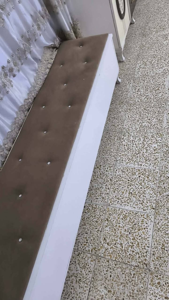 غرفه نوم للبيع ذني القطع الي بصورة فقط
سعرها ٥٠٠ 
***********
