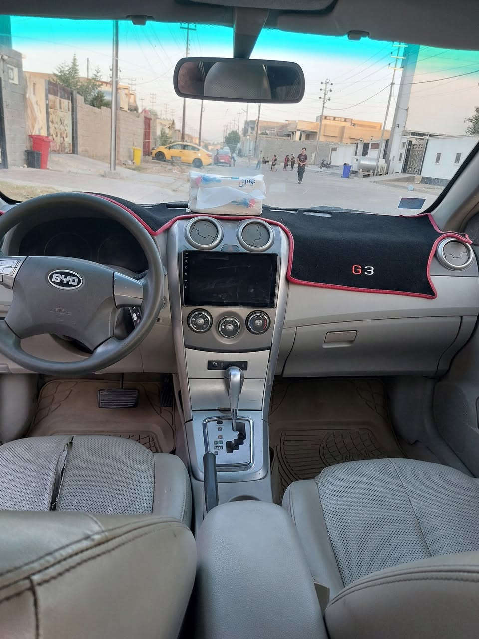 سياره بي وايدي BYD . 2016 لون ابيض محرك كير مكفولات محرك 1800 فتحه سقف بصمه رقم بغداد  استخدام شخصي 50 وبيها مجال بسيط حك الجيه العنـوان الخالديه رقم صاحب المركبه اني مكلف بالنشر ***********
