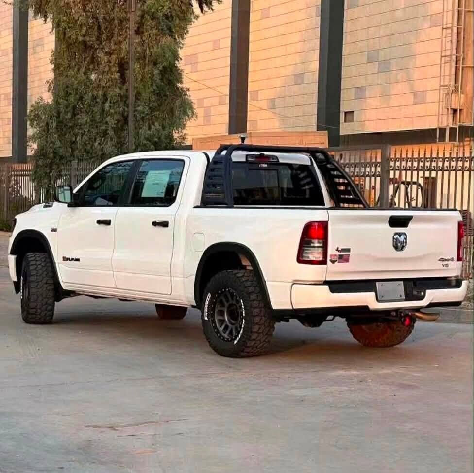 دوج رام لونگ ستار 2023
ايتورك 6 سلندر 3.600 
باب طويل بدي قصير
ماشية 76 الف km
حادث جاملغ وبنيد
فور ويل  4x4 
بصمة 
سلايت خلفي
شاشة وسطية
مرفعة واطارات جبلي
محجر بدي TRX 
منظومة زنون
باتري جديد 
ودهن وفلاتر جدد 
السعر ( 230 ) ورقة بيها مجال بسيط
***********
