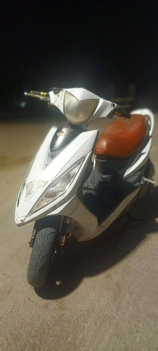دراجه كامكو 125cc موديل 2019
نوزل وكهربائياتهه كلهه شغاله ومابيهه اي نقص نكره وكلشي بيهه بلادي اي شي مامبدل 
مسجله بسمي تحويل ثاني يوم تجي تفحص وتقتنع  

مكاني الفلوجه  
السعر 1100وبيهه مجال بسيط 
***********
