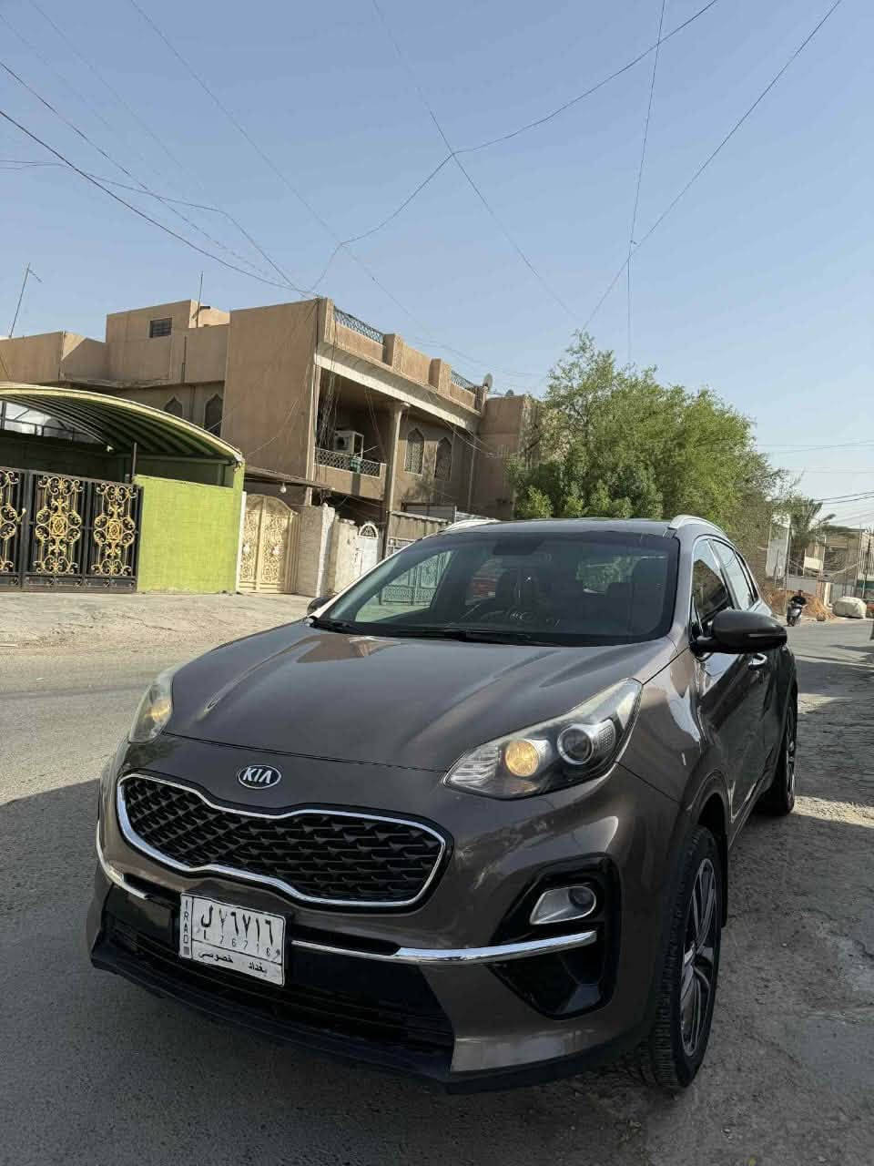 كيا سبورتج ٢٠  خليجي لون للبيع ماشية ١٢٣ الف سيارة نظيفة جدا بأسمي رقم E السعر ١٨٠ ورقة وبيها مجال  بيها بارد بصندوق وكم رصعة بلباب الخلفي عكس السائق ***********
