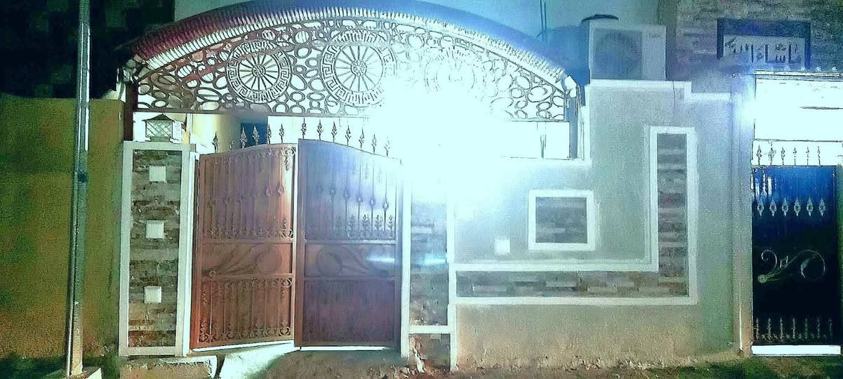 السلام عليكم
مكلف بالنشر.. 
بيت مسلح للبيع الحرية الثانية.. 
واجهه البيت 6 م والنزال 15 م  
بيت نظيف ..
يحتوي على صاله جبيره 5×6 والغرفه النوم 4×4 
وممرمطبخ حار وبارد  ..
والطابق الثاني غرفه كبيرة على عرض البيت .. 
.السعر 160 وبي مجال ان شاء الله  رقمي ***********..
