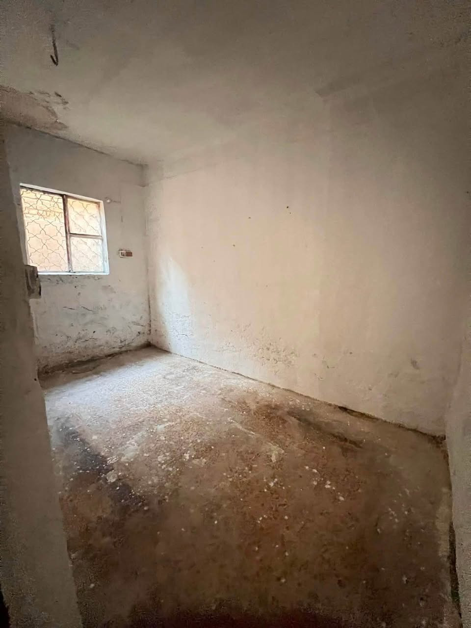 دار للإيجار المساحه 150 متر يحتوي على غرفتين وصاله ومطبخ واستقبال وصحيات داخليه وخارجيه في حي ميسان شارع عوده الدار نضيف بناء قديم شهريا 300 الف للاستفسار الاتصال على الرقم التالي التميز  للوساطة العقاريه ***********
