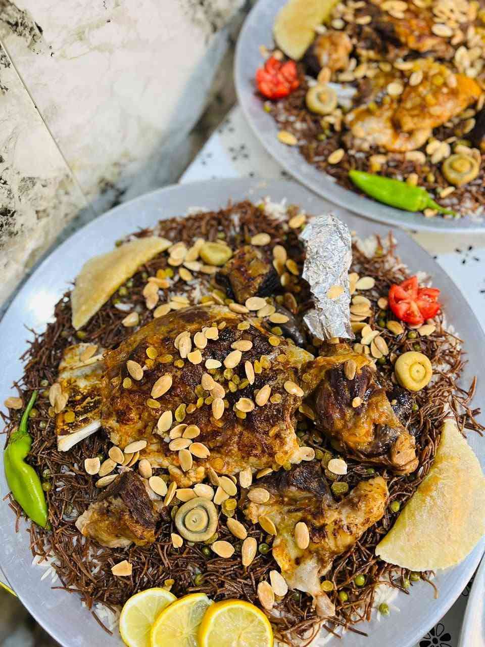 مطعم قوزي الشيف صميم يقدم لكم مناسف القوزي والدجاج للاتصال عالارقم*********** متوفر خدمة التوصيل
