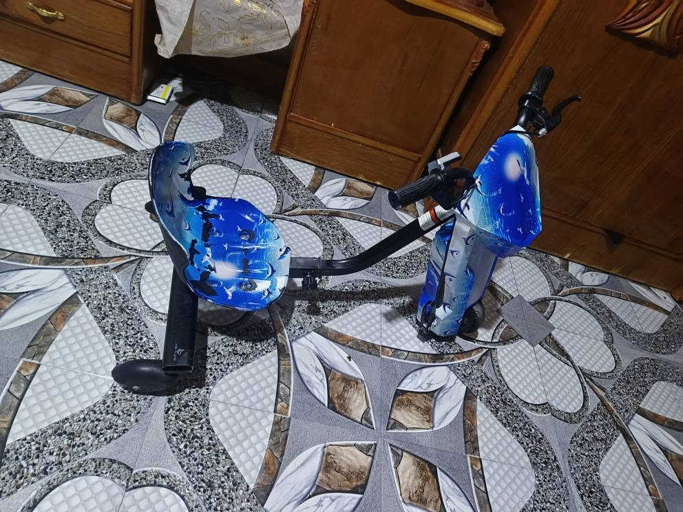 سكوتر جديد طفال بس شا حنه مابي حجم جبير *********** البصرة, العراق
