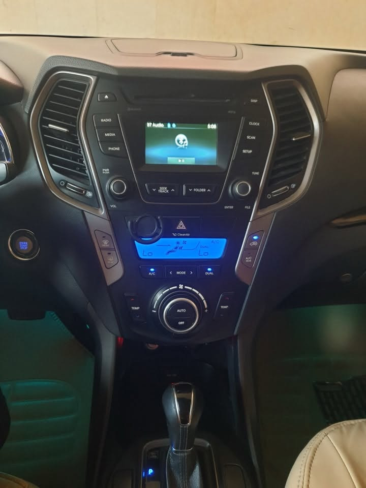 🚘 سنتافي خليجي للبيع – موديل 2015
📍 المكان: الحلة
⭐ رقم بابل
⭐ تخم تايرات جديد
⭐ باتري جديد
⭐ تبريد ثلج ❄️
⭐ جاهزة من كلشي
🔹 محرك 6 سلندر       
🔹 7 راكب
🔹 بصمة
🔹 مري شفط
🔹 كشنات جلد
🔹 ماشية 150 ألف
🔹 دفع رباعي 4 ويل
🔹 تحكم ستيرن جهتين
🔹 تبريد 3 قطع
🔹 كامرة خلفية
🔹 حساسات
🔹 ترحيب عند الاقتراب
🔹 مكفولة كفالة عامة، بيه بس ضربة بباب السائق شبر واحد 
💰  السعر 165
للاتصال ***********
