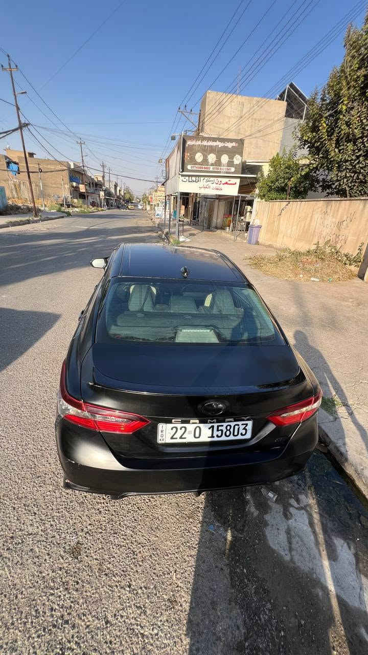 كامري 2023
لون اسود مغلفة ppf طافي 
مواصفات SE
ماشي 60000 محرك ممفتوح 
تحكمات ستيرن 
تبريد يخبل 
محرك 2500 المرغوب 4 سلندر 
إشارات بالمري 
تايرات جدد 
سنوية وهزة جديدة إلى 2031
شرط التحويل 
غرامات 350 
ضررها  جاملغ خلفي وقبق الصندوق بارد
وبيها طخة براس الشاصي 1 ملم لا مصلح ولا معدل ولا مكصوص 
***********
***********
