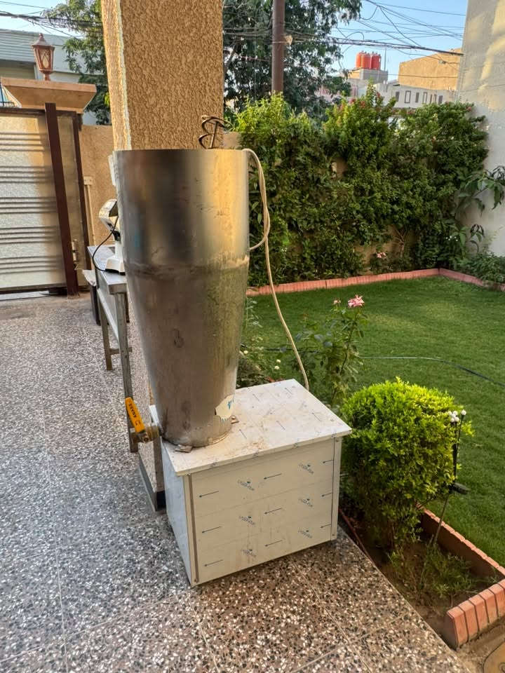 السلام عليكم
للبيع خلاط ٨٠ لتر ستلستيل غذائي
ماطورة ٤ حصان / سرعة متغيرة
مستعمل شي بسيط جداً 
للتواصل ***********
