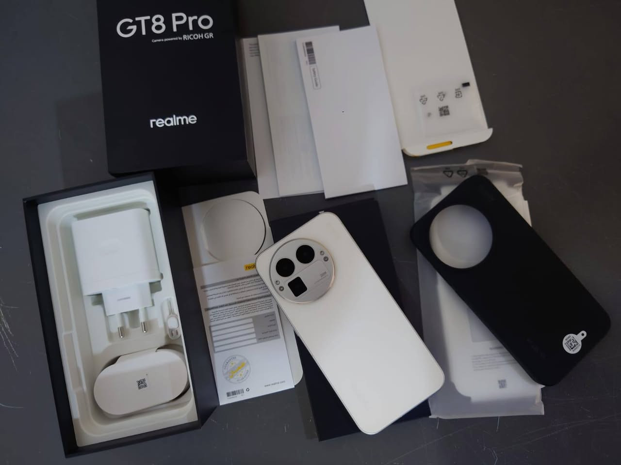 ريلمي gt 8 pro  ذاكرة 512 رام 16 استخدام 3 اسابيع فقط شرط وصل الشراء وياه وملحقاته ممستعملة ضمان سنة كاملة يعني حالة حال الجديد للبيع السعر مليون و175 عنواني بغداد اي استفسار عالرقم ***********
