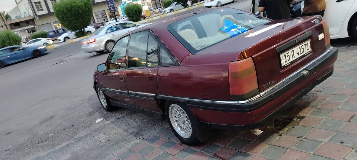 السلام عليكم
أوبل اوميكا موديل 1993

لون ماروني 

رقم انكليزي هزه جديده سنويه ب أسمي

تحويل مباشر كير ومحرك نظافه فول 

كير اوتو ماتيك 

بيع مستعجل عندي ضرف السعر 30 وبيها مجال

مكان السياره الانبار الكرمة  للتواصل خاص او الاتصال واتساب فقط ***********
