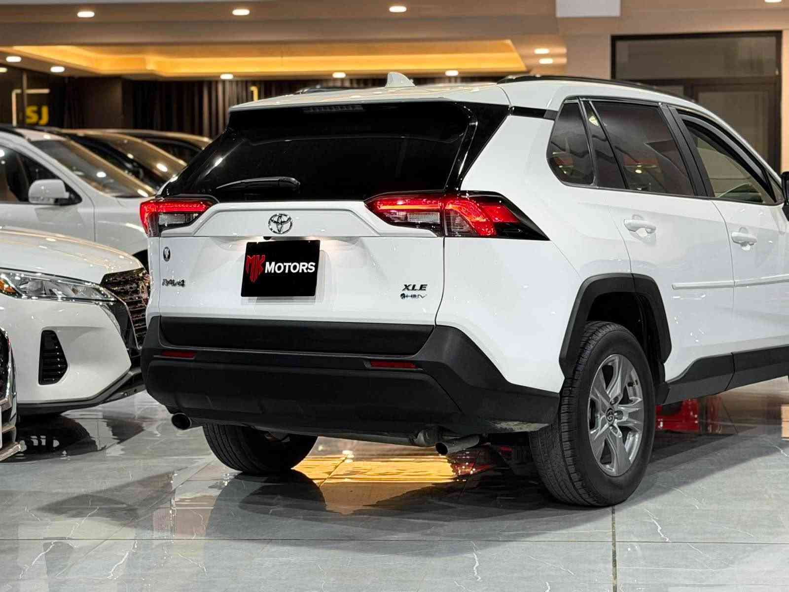 رافور XLE • هايبرد • ٢٠٢٥