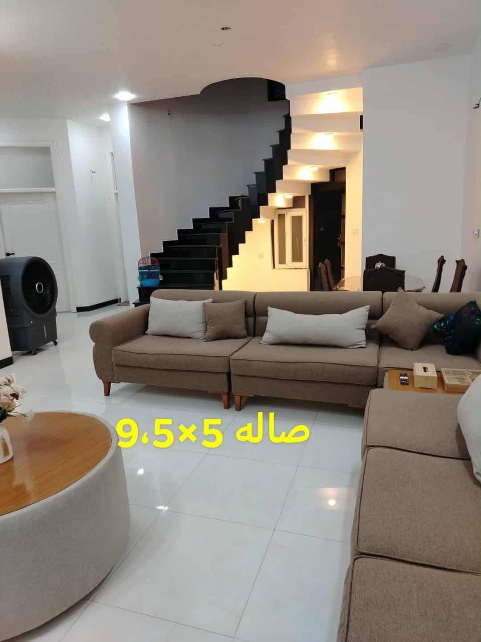 بيت بناء حديث
حي الجمعيه قرب منطقة الضباط 
خاف بيت سيد حيدر الصافي ابو المطعم
مساحه 260 متر 
واجهه 13 ونزال 20
مطلوب اسكان 41مليون قسط الاسكان 221الف الشهر .
للاستفسار الاتصال بالرقم ***********
