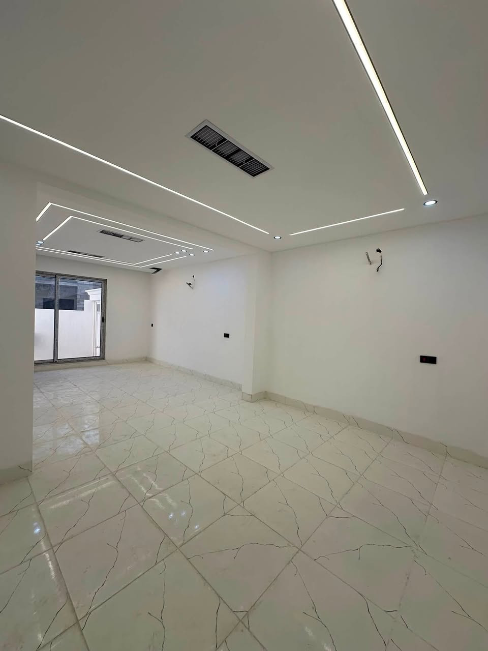 دار للبيع

مساحه 150م طابقين صفر
محتوياته:
طابق الاول: استقبال +مطبخ +هول + غرفتين نوم+كراج +صحيات داخلي وخارجي 
طابق ثاني:هول +غرفتين نوم + صحيات 
العنوان: صونه كولي قرب مجمع نور ستي 
السعر: 108مليون وقابل للتفاوض

للاستفسار التصال على الرقم التالي
***********📞

