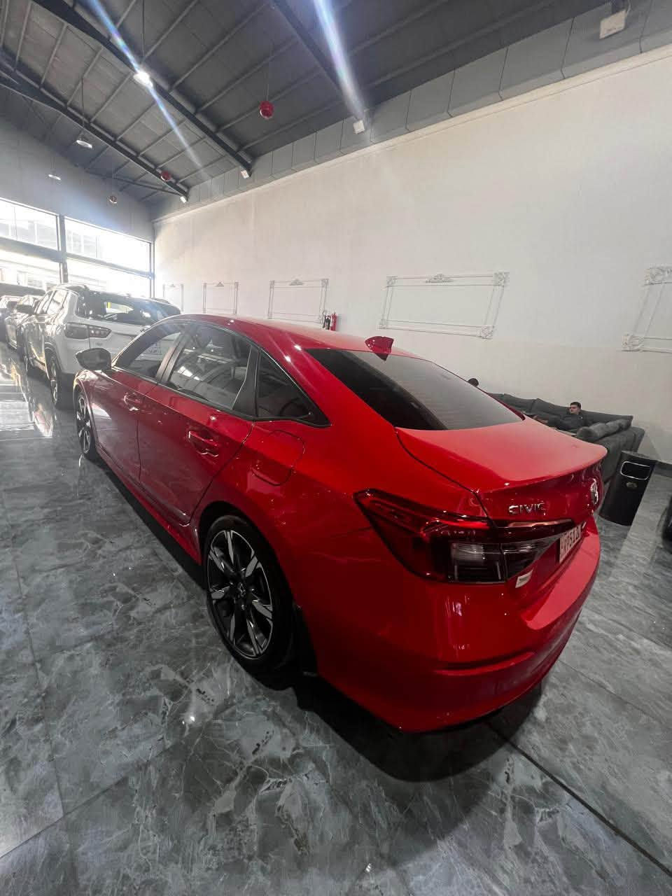🚘 هوندا سيفيك هايبرد Touring 2025

🇺🇸 دخول جديد من أمريكا
رقم شاسی 2HGFE4F89SH318182
🔹 موديل 2025
🔹 فئة Touring Hybrid
🔹 محرك 2.0L Hybrid
🔹 قير e-CVT أوتوماتيك
🔹 دفع أمامي FWD
🔹 شاشة وسطية كبيرة
🔹 Apple CarPlay & Android Auto
🔹 كاميرا خلفية
🔹 حساسات أمان ومساعدة السائق
🔹 مثبت سرعة متكيف
🔹 نظام المحافظة على المسار
🔹 تشغيل ودخول ذكي
🔹 مقاعد أمامية مدفأة
🔹 مكيف أوتوماتيك
🔹 إضاءة LED
🔹 جنوط رياضية

🛠️ حالة السيارة:
▪️  بالجاملخ الأمامي الأيسر صبخ 
▪️ الباب الأمامي ایمن  کلیر امریکا 
▪️  بها تعديل بارد للبنيد
و الجاملخ الخلفي 

📍 السيارة موجودة في دهوك
 
📞 للمزيد من المعلومات: ***********-***********
