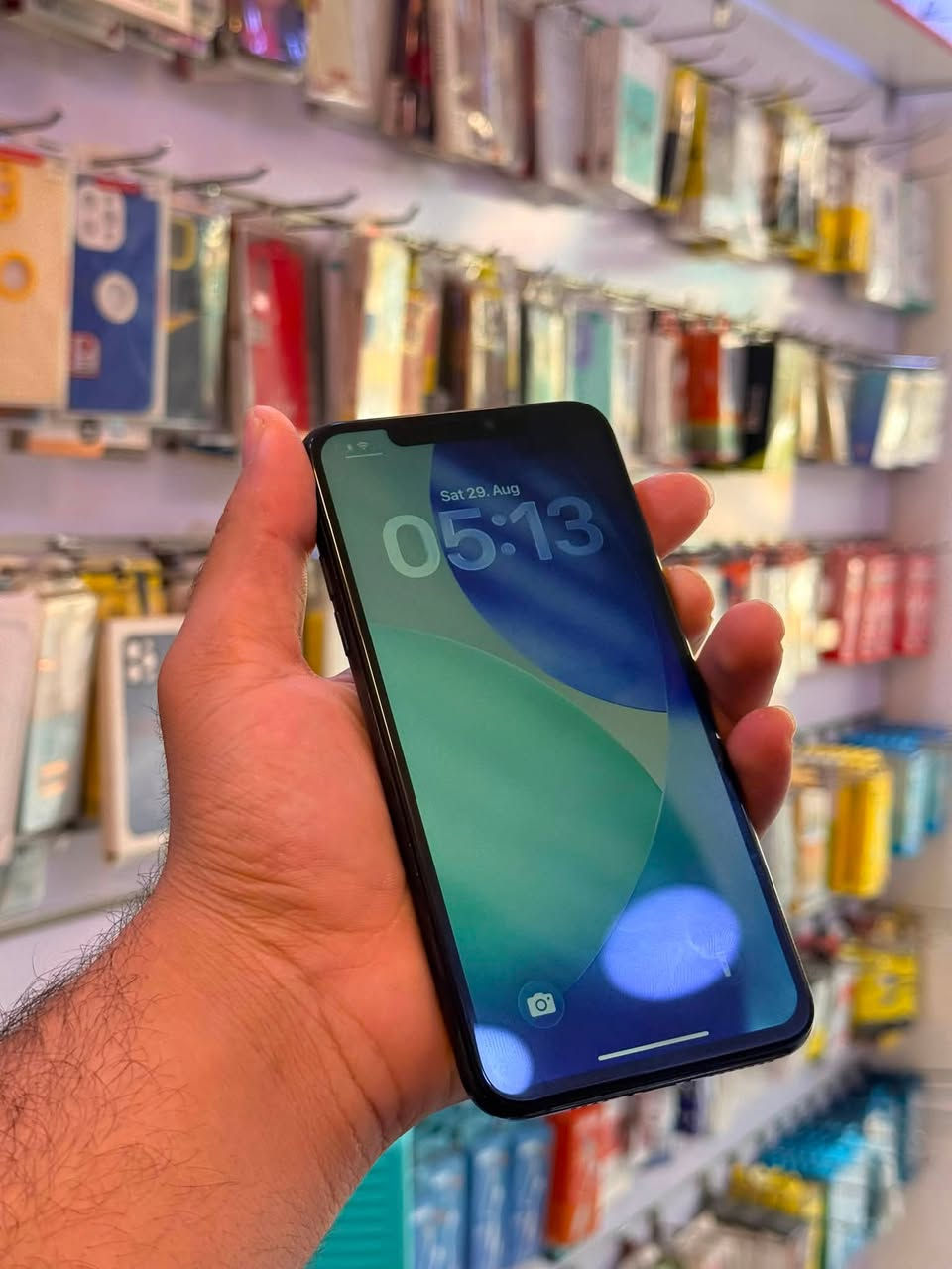 السلام عليكم 
أيفون 11برو ماكس 
ذاكرة 256
بطاريه72
السعر270
مبدل شاشه بس ماتقره رساله فقط مكفول
مدينة الصدر 
العنوان قطاع 18 قرب سيارت الاورزدي 
رقم ***********
