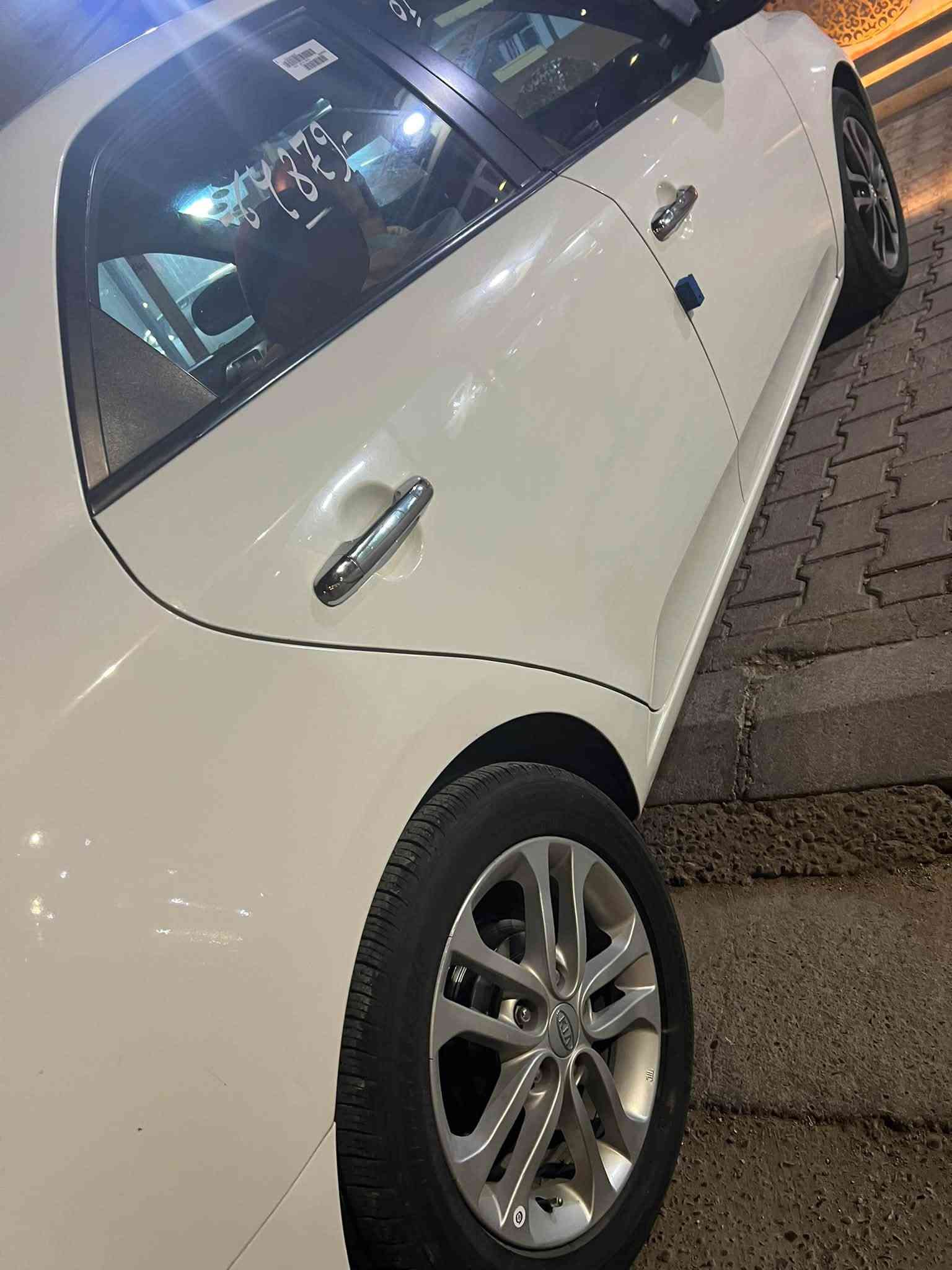 السلام عليكم 

كيا سيراتو ١١ خليجي 

محرك ١٦٠٠ شركه 

ترهم مقدمه ٨٥ وكل شهر ٣ ورقات 

مكان خالديه 
***********

نص مكتوب في الصور:
- Jo Appleseed
- 408-123-4567
- 125 Main St.
- City Name, CA 95014