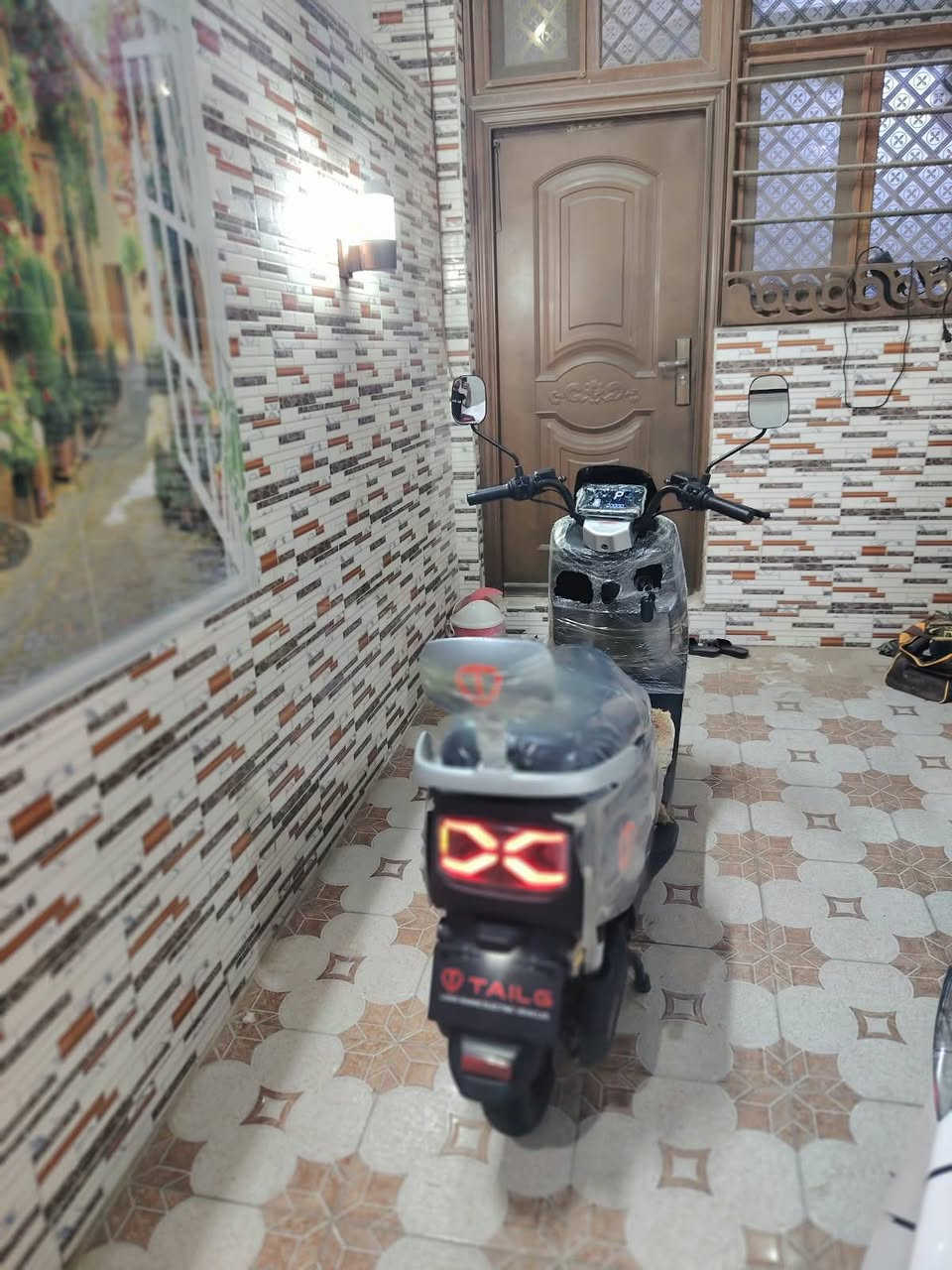 سلام عليكم دارجه للبيع 
سعر ب 850 وبيها مجال
اي ستفسار اتصل ع رقم ***********
