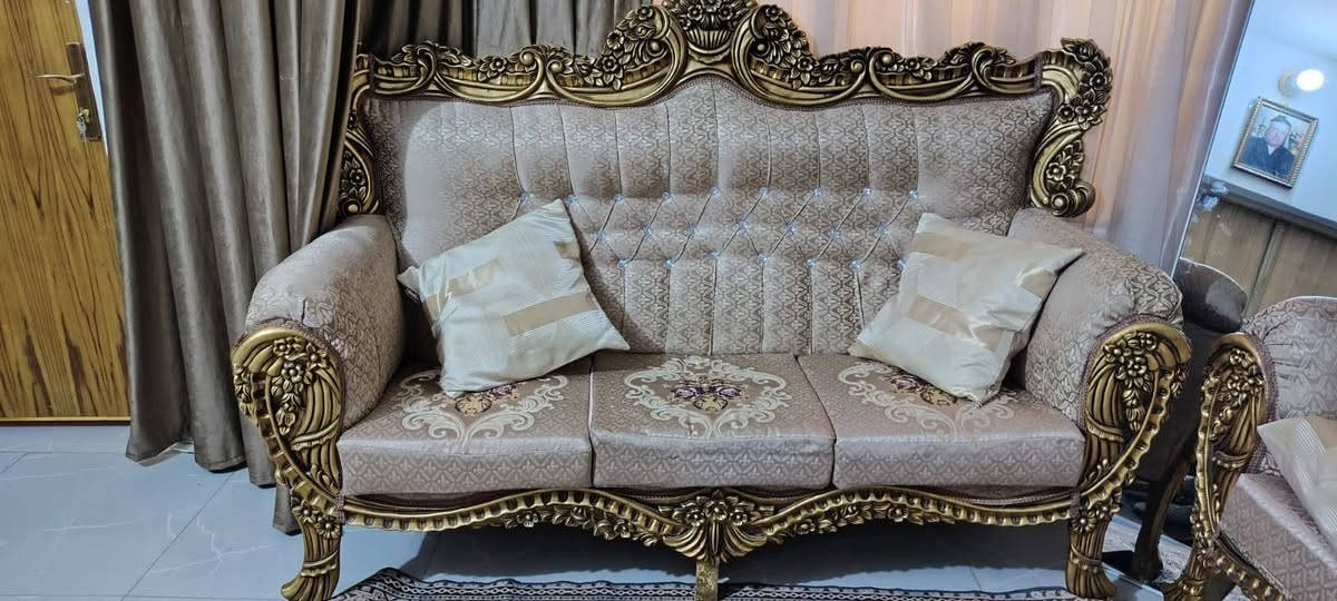 تخم ملكي • ١٠مقاعد • ٣طبلات