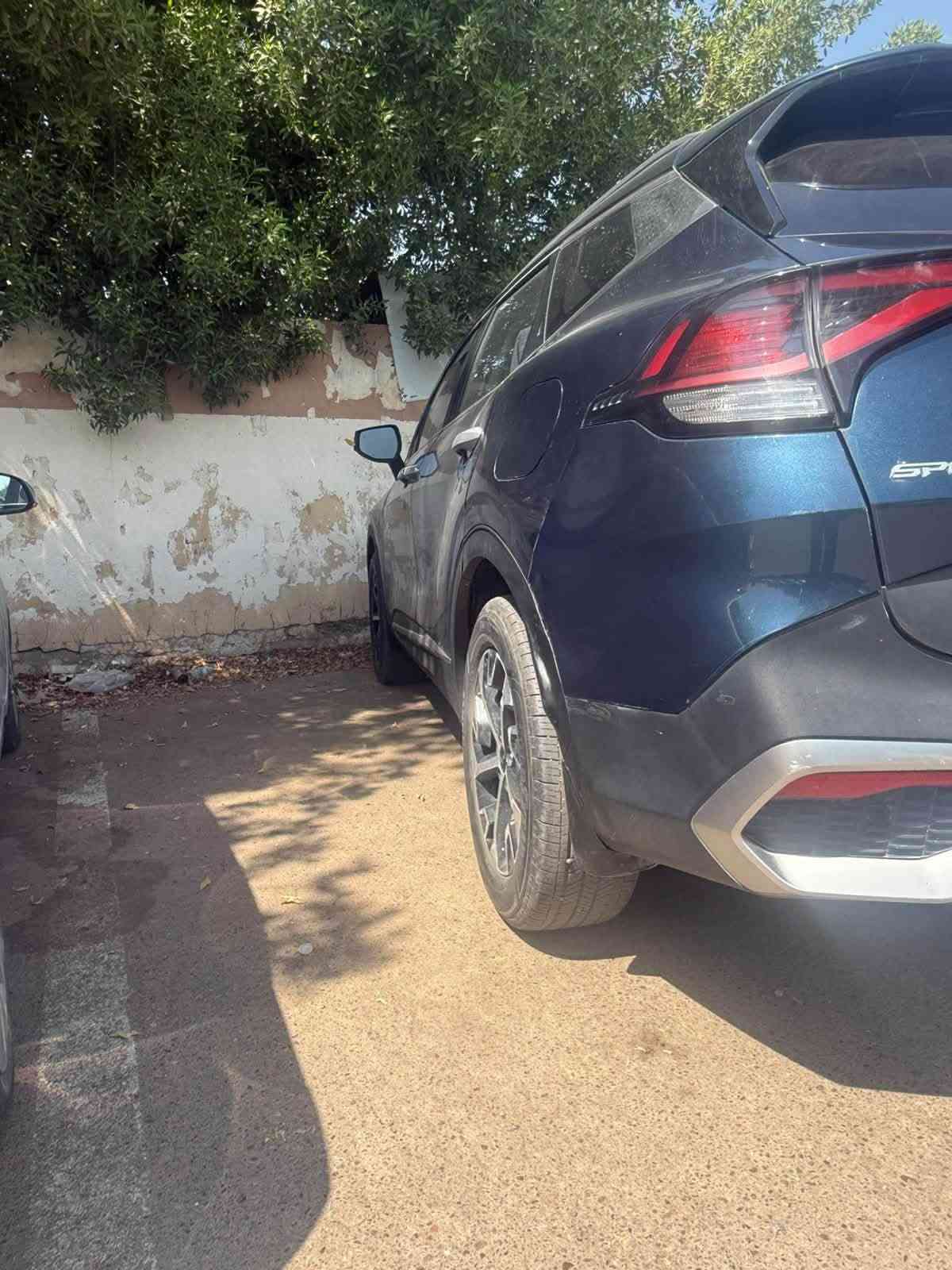#سبورتج  هايبرد|KIA Sportage
 - موديل 2023  
مرقم بغداد  //سعر 156 
  مواصفات 
فور ويل  4x4
 محرك 1.6 لتر توربو هايبرد بقوه240 حصان (اقوى من جميع اصدارات سبورج واكثرهن اقتصاديه وعمليه)
 ‏تمشي بتفويله وحده 950km
 ‏#العداد 17الف سياره ترايك زيرو
 ‏#سياره وارد أمريكي بيها قطع صبغ 
 ‏#اللوحات بغداد بسمي 
كير ماوس اوتيماتك 8 سرعات
تشغيل ذكي ( بصمة ) ,تشغيل عن بعد
شاشة Apple CarPlay, android auto 
تحكم ستيرين كامل مع تدفئه 
هاند بريك كهرباء
 شاشة كبيرة ( GPS )
 رادارات 360 
حساس خلفي
شاحن وايرليس
كرسي كهرباء 
تدفئة المقاعد الامامية
تدفئه مقود 
 هاند بريك كهرباء 
 مانع انزلاق 
 اوتو هولد ( AUTO HOLD )
 مساعد نزول المنحدرات 
 سستم صوت مميز
 ‏انظمه قيادة متعدده
 ‏نظام قيادة ذاتي
 ‏كشنات جلد فاخر طبيعي
 ‏منافذ USB +أواكس
للستفسار *********** رقمي اسيا فقط واتساب 
*********** مكاني بغداد الدوره
