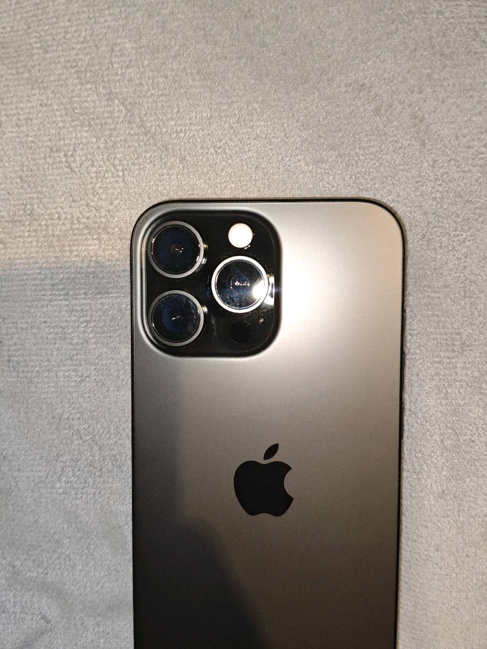 للبيع جهاز iPhone 16 Pro Max سعة 256GB ورام 8GB، باللون الرمادي التيتانيوم

-الملحقات: الكارتونة الأصلية + 8 أكفرة متنوعة.

-البطارية: 93% (عدد دورات الشحن 573).

-الحالة: ممتاز وبدون أي مشاكل فنية.

-الشبكة: مفتوح رسمي على جميع الشبكات (No SIM restrictions)

مدة الاستخدام الفعلية سنة و4 أشهر

ملاحظة: يوجد أثر كسر بحماية الشاشة الزجاجية بإحدى الزوايا، لم يتم فحص الشاشة الأصلية تحتها بشكل نهائي. الفحص متاح قبل الشراء، وأي عيب يظهر بالشاشة الأصلية بعد الفحص المباشر السعر قابل للتفاوض
تريد أضيف موقعك وين بالضبط حتى يكون واضح للمشتري؟: 
بغداد مدينة الصدر قطاع 43 
تحب أذكر السعر النهائي لو تفضّل السعر على التفاهم؟: 
مليون 300قفله
هل تريد أكتب بوضوح إن الفحص قبل الشراء متاح وأن البيع بدون استرجاع بعد المعاينة؟: 
نعم 
بالنسبة للملحقات، الأكوفر الـ8 كلها أصلية/جديدة لو مستخدمة؟: 
مستخدمات بس نظيفات 