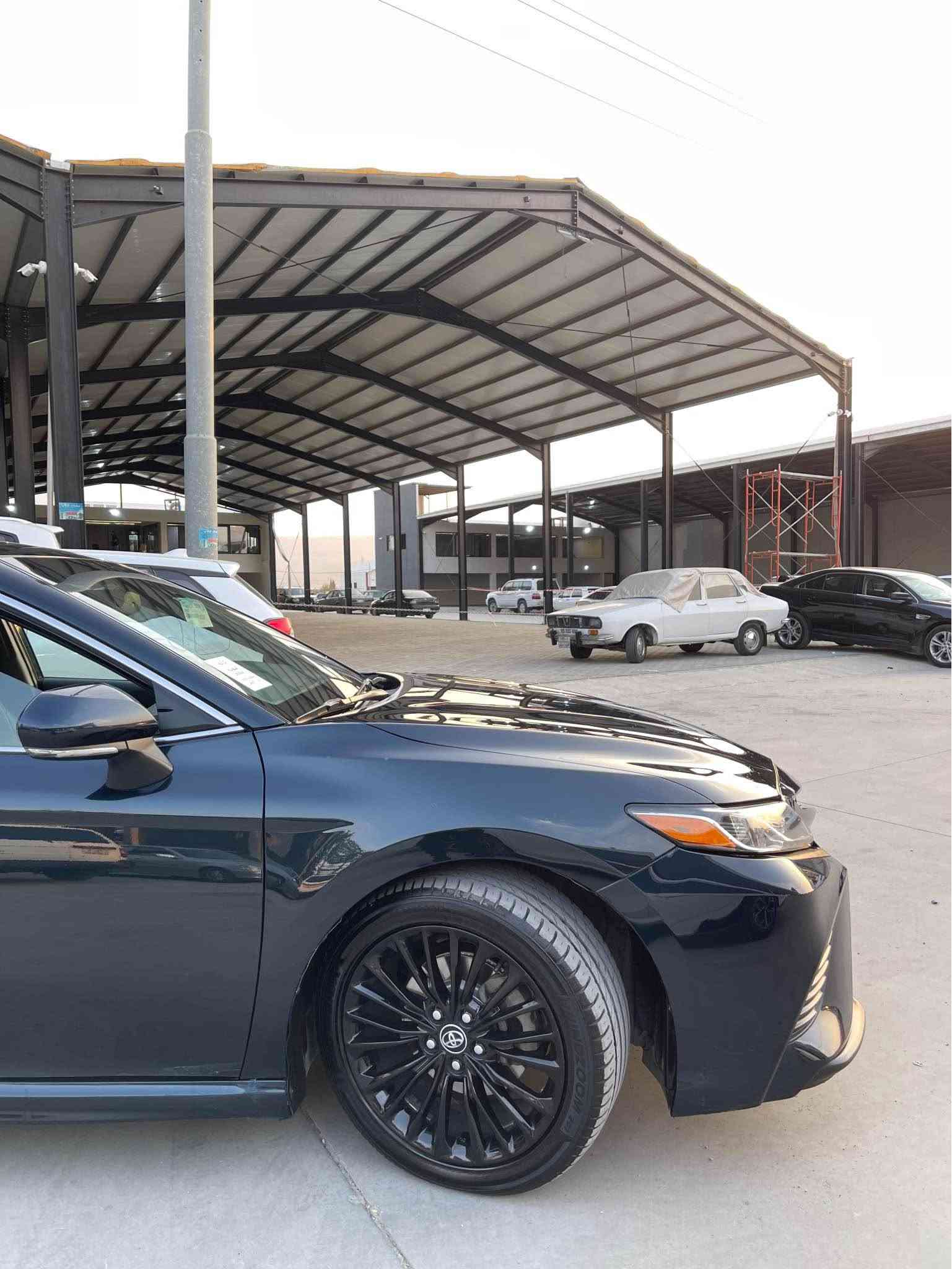 یۆتا کامری ٢٠٢٠ (Toyota Camry 2020 SE)
 مۆدێل: ٢٠٢٠
 مواسەفات: SE
 بۆیاخ: یەک پارچە و نیو بۆیاخە (بەپێی پشکنینی سۆنەر)
 ئێرباگ: بە شەرت هیچ ئێرباگێکی نەتەقیوە (سەلیم)
 گێر و مەکینە: بە شەرت
 سەنەوی: تازەیە
 ڕۆشتن: ١٢٥ هەزار
 باری گشتی: زۆر خاوێنە و ڕەسمی سۆنەری دانراوە 
 سعر: ١٥٥ وەرەقە (١٥,٥٠٠$)
 ژمارەی پەیوەندی: *********** (ڤایبەر و وەتسئەپی لەسەرە)

4T 1M11AK6LU393760 رەقەمی شانسی 

الإعلان باللغة العربية:
تويوتا كامري ٢٠٢٠ (Toyota Camry 2020 SE)
 الموديل: ٢٠٢٠
 المواصفات: SE
 الصبغ: قطعة ونصف صبغ (حسب تقرير السونار المرفق)
 الإيرباك: بشرط سليمة بالكامل (لم يتفجر أي إيرباگ)
 القير والمحرك: بشرط وشرط الفحص
 السنوية: جديدة
 المسافة المقطوعة: ١٢٥ ألف
 الحالة العامة: سيارة نظيفة جداً
 السعر: ١٥٥ ورقة (١٥,٥٠٠ دولار)
 رقم التواصل: *********** (متوفر فايبر وواتساب) السليمانية, العراق
