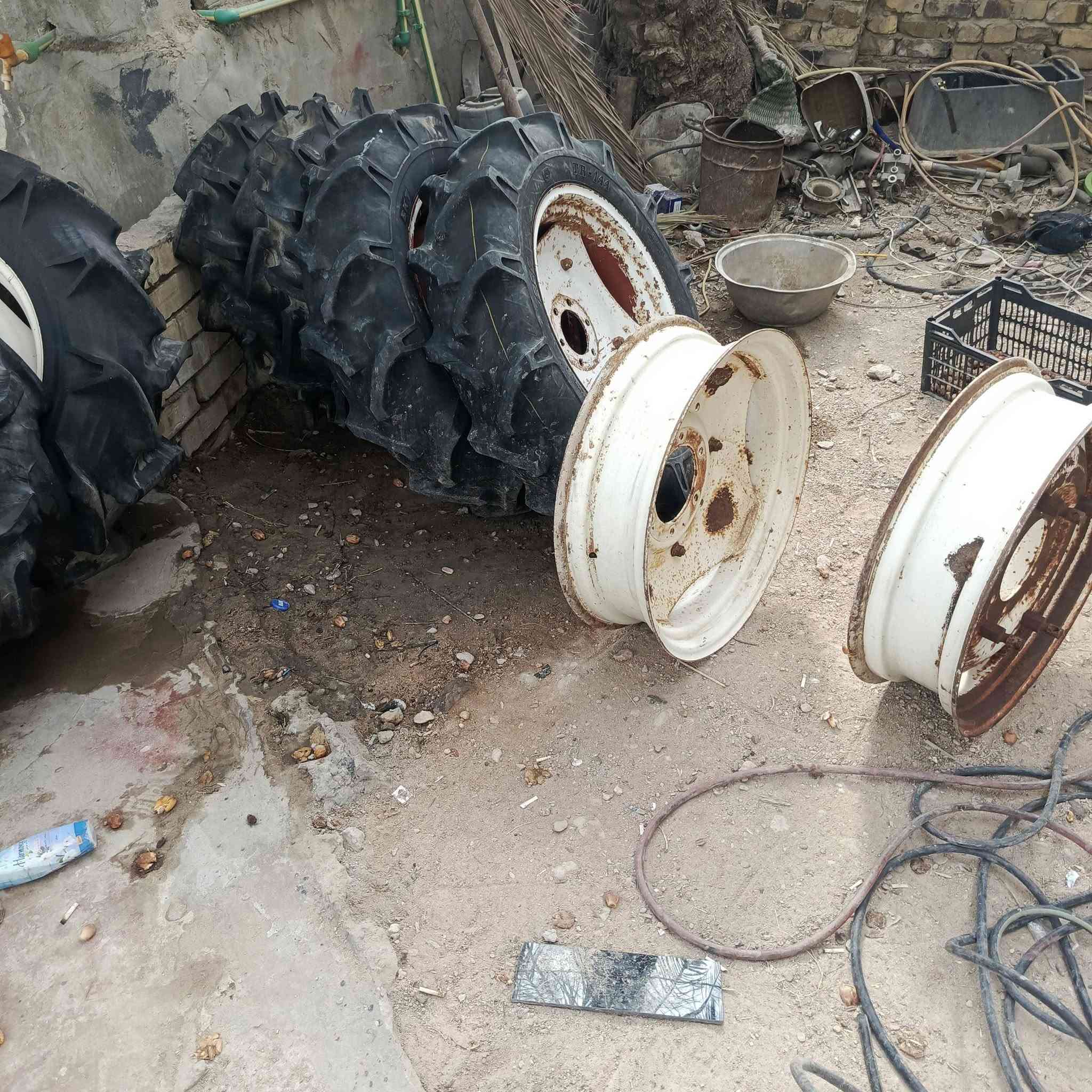 للبيع تاير شلبي حاصوده كلاص او صفره ***********
