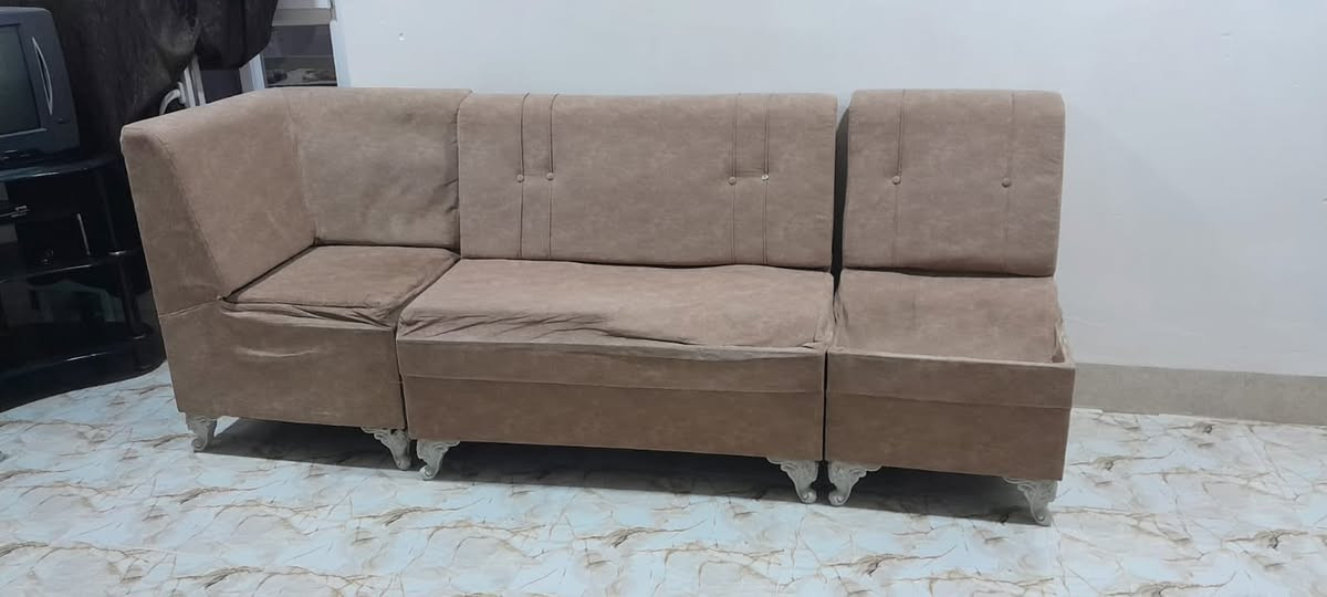 سلام عليكم ديوان للبيع يحتاج سفنج قيم و اخذ رقمي ***********
