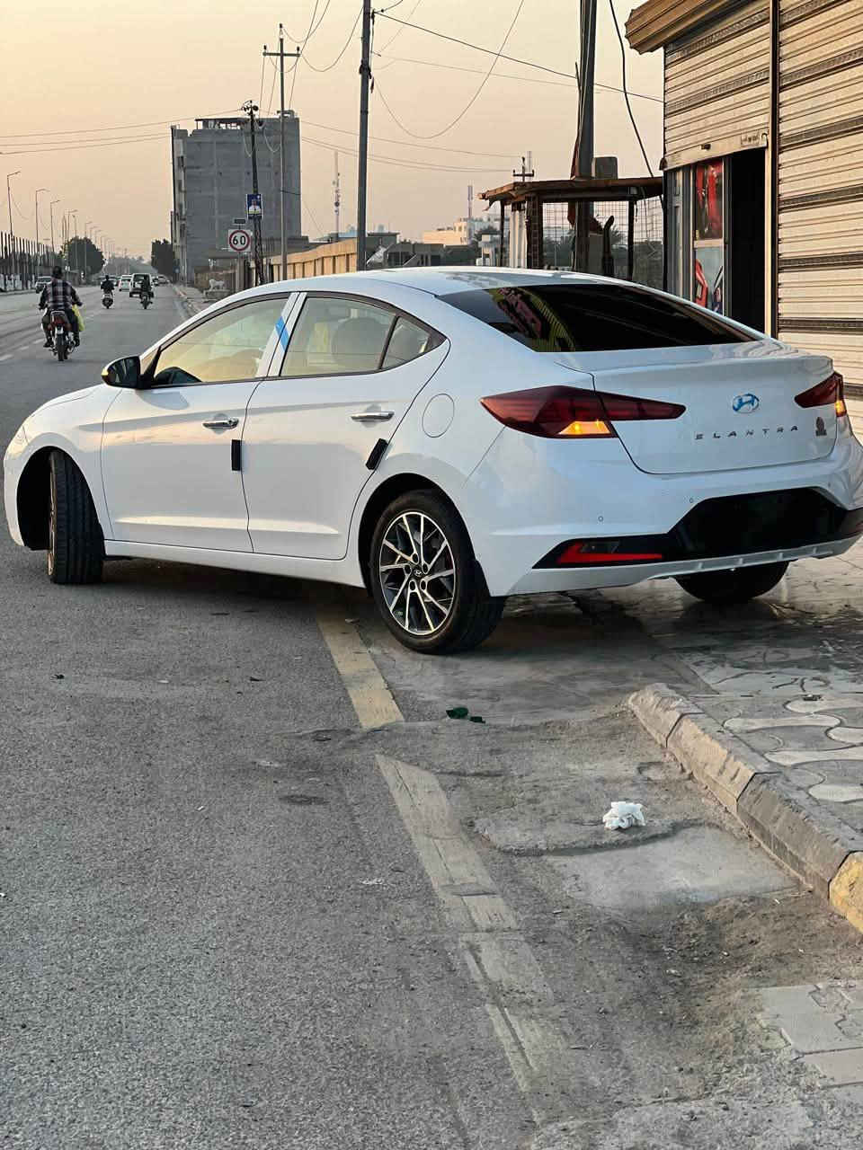 سلام عليكم
هونداي النتره 
خليجي مكفوله كفاله عامه من الشخط السياره لون ابيض كامل مواصفات فتحه  مرايات شفط اشيار بل مري لد داخل اليده تحمات ستيرن اربع مودات سرعه نضام ECO مكينه كير حداديه تخم تاير جديد السياره نضيفه بمعنه الكلمه كلش حلوه ومرتبه 
موقع📍كوت شارع اربعين 
للستفسار /***********
