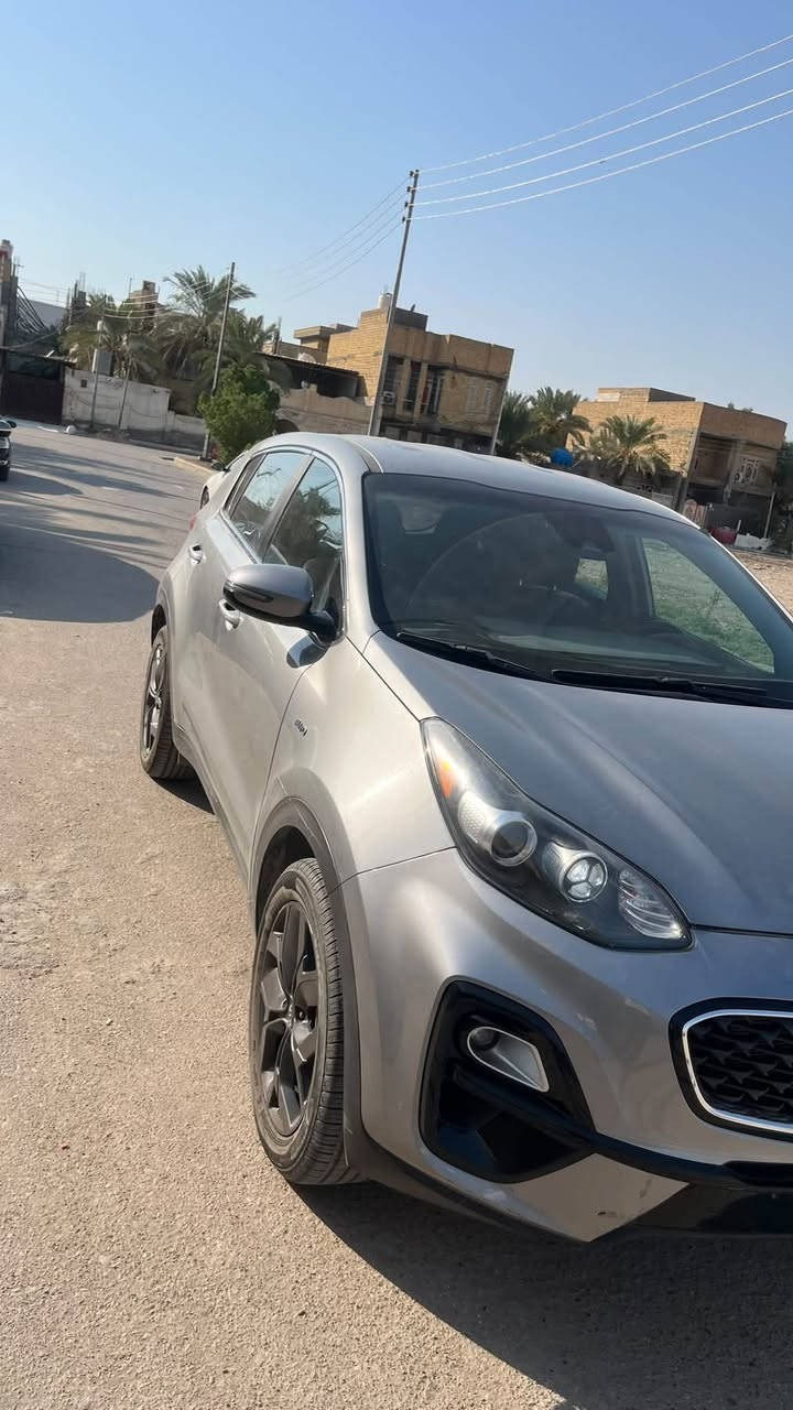 سبورتج 2022 الشكل القديم 
وارد امريكي بدون حادث تقرير غرق امطار
ماشيه 60 الف كيلو
بيها رصعات و خدوش و بارد خفيفه 
مفوله مواصفات رادار كروس تحكم سرعه ، نقط عمياء ، تدفئه بالمقاعد ، مري كهرباء ، شاشه و كاميرا ، قطعتين تبريد
السعر 165 و بيها مجال
المكان الناصريه 
الرقم ***********
