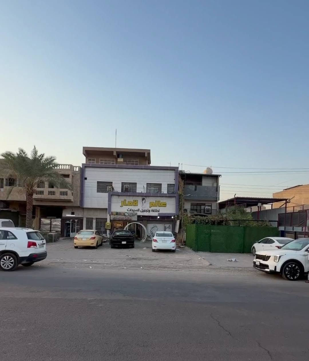 ‏سلام عليكم 🏢 اللهم صلي على محمد وآل محمد موقع استثمار 
بناية تجارية للبيع 📍 شهداء البياع قرب سوق رضا

على الشارع العام مباشر، تعتبر كاع الواجهة 🚗
12 نزال، 25

السعر مناسب جداً 💰

المساحة 300 متر

الاستفسار: *********** واتساب 📞

استقبل جميع العروض في حي الجهاد

