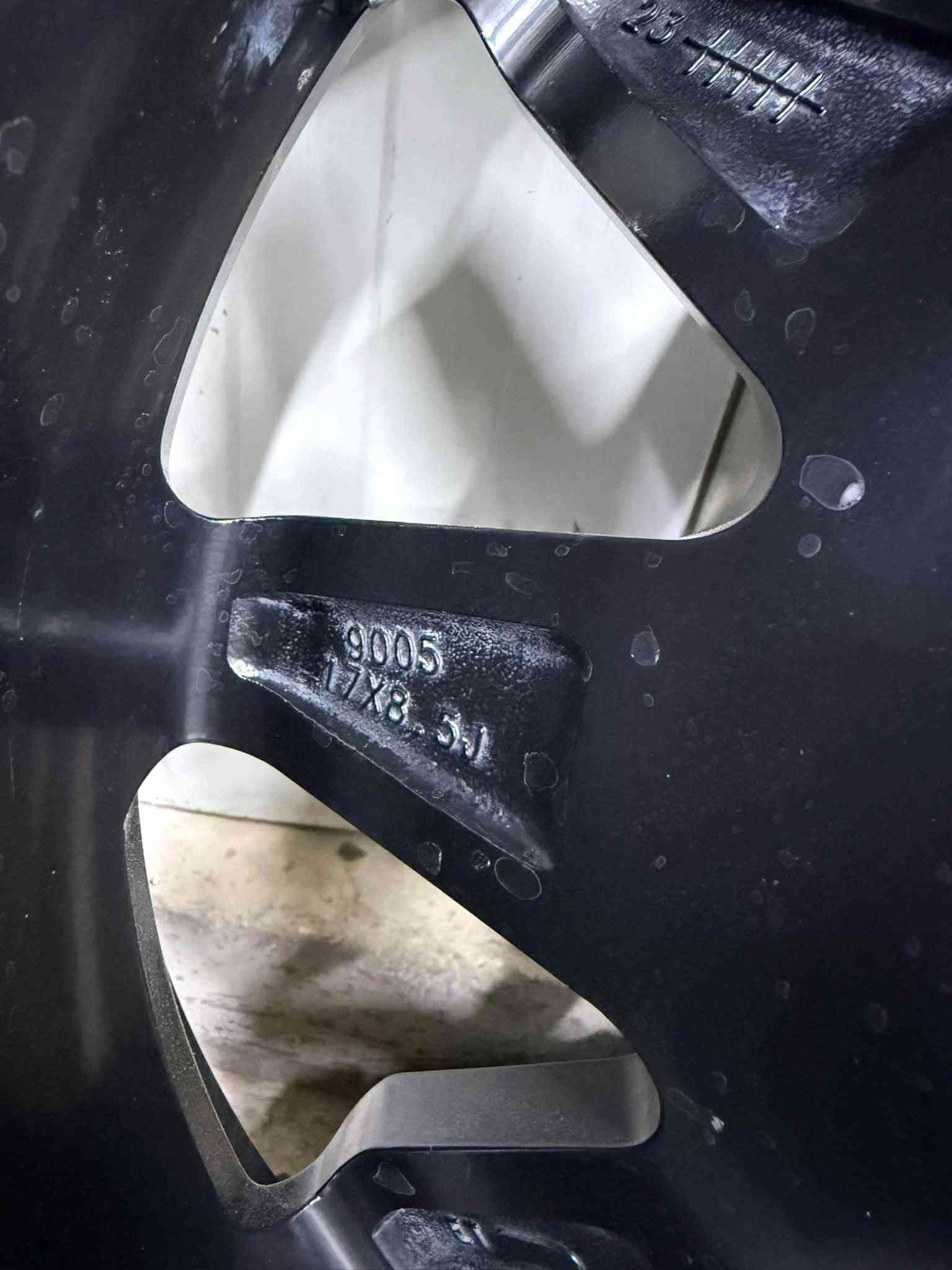 السلام عليكم
للبيع تخم اطارات 

القياس 245/65R17 

قياس ابعاد ستدات الويل 114.3x5 

يرهم على الاندكروز من موديل 2007 الى 21

ويرهم على الرافور ويرهم على هواي سيارات 

الويل ميثود اصلي 

الاطارات bf goodrich امريكي اصلي مو صيني 

الويلات والاطارات بحالة جيدة جداً استخدام اقل 5 الاف كيلو 

مكانهن بغداد 

السعر 750$ 

للاستفسار ***********
