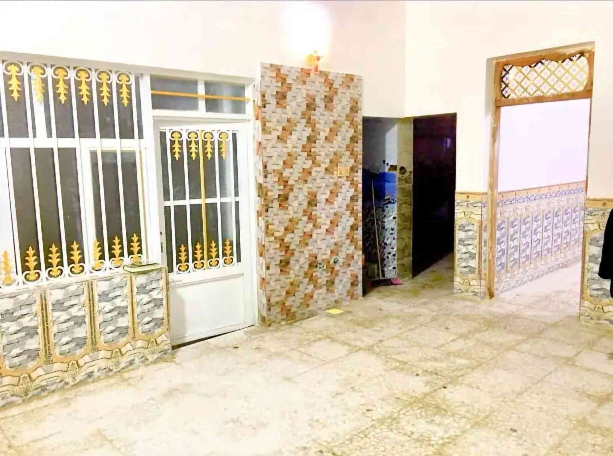 دار للبيع مساحه 100 متر طابو زراعي سند 25 
اساس صب بناء طابوك سقف صب 
يحتوي الدار على غرفه وصاله ومطبخ واستقبال مغاسل داخليه و خارجيه الدار عوزه ترتيب بسيط اعاده ارضيه الغرفه وسقف ثانوي 
الموقع الكوفه البراكيه شارع المطار القديم فرع صيدليه صفاء عبد الرضا مقابيل مكتب حسين الياسري 
السعر بلاش بيع مستعجل 29مليون وبي مجال بسيط 
للتواصل الاتصال على الرقم *********** أو مراسلة الصفحه مكتب الياسري للعقار والمقاولات

