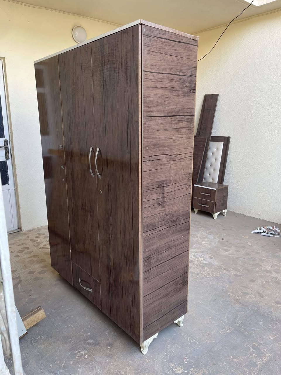 السلام عليكم
غرفة للبيع مستعمل قليل جديد كلش انظف من الصور 

للاستفسار:***********
