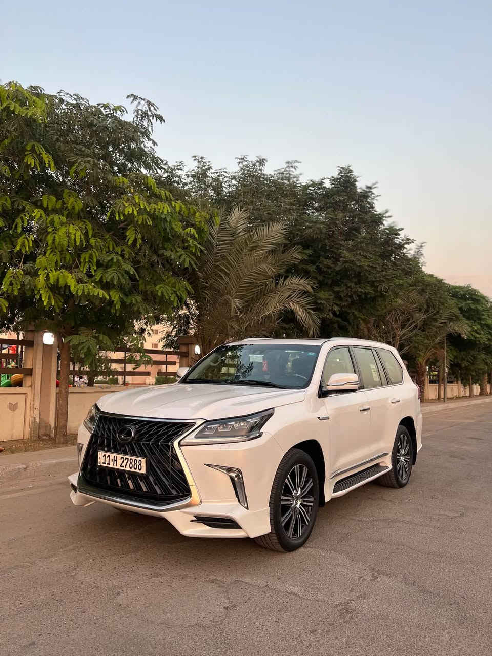 السلام عليك👋🏻👋🏻👋🏻
للبيع 

LX570 لگزز بريم 

سنة الصنع:2019 

خليجي 

عداد المسافه:110000 KM

ثلاث 3 قطع صبغ جاملغ امامي وجاملغ خلفي وباب

والباقي كفاله عامه 

كير محرك شرط 

الملكيه:بأسمي شخصياً 

سعر السياره 53000$ 

مكان السياره:بغداد الرصافه

للاتصال

***********

***********

