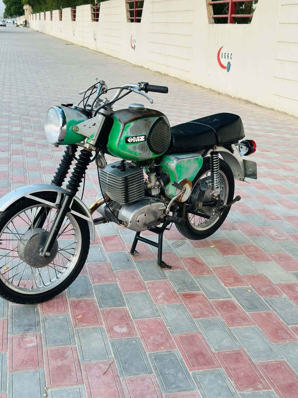 السعر 3ملايين وربع وبيه مجال
*********** 
امزت مديل 1981دراجه كلش نضيفه وحلوه كله ألماني بس كابريتر ودبل خلفي امبدل رقم وسنويه بسمي تحويل مباشر بيه لحيم بل خشم    كصه سايس ثنين دراجه كلش نضيفه مكاني كربلاء الحولي
